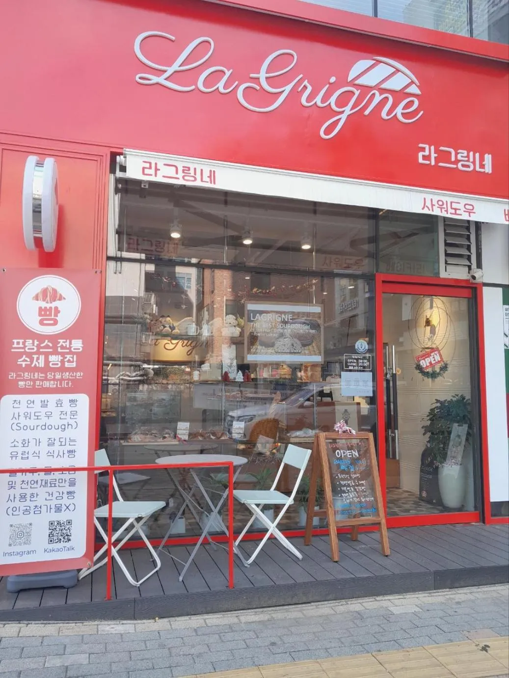 Property building in Grand Bleu Hotel & Residence