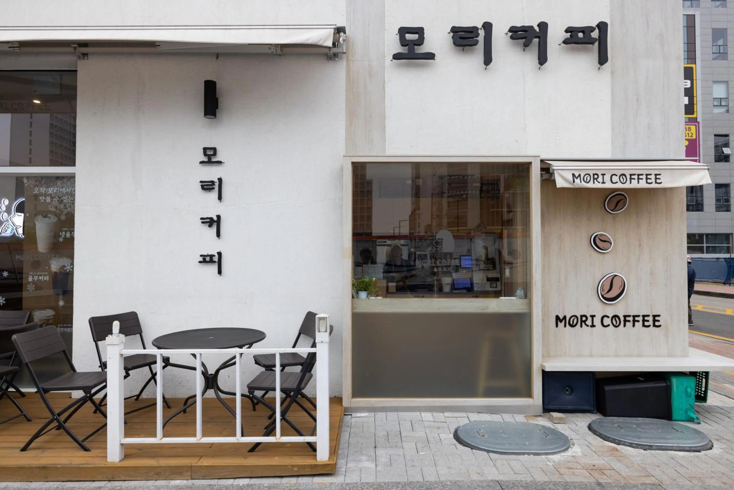 Property building in Grand Bleu Hotel & Residence