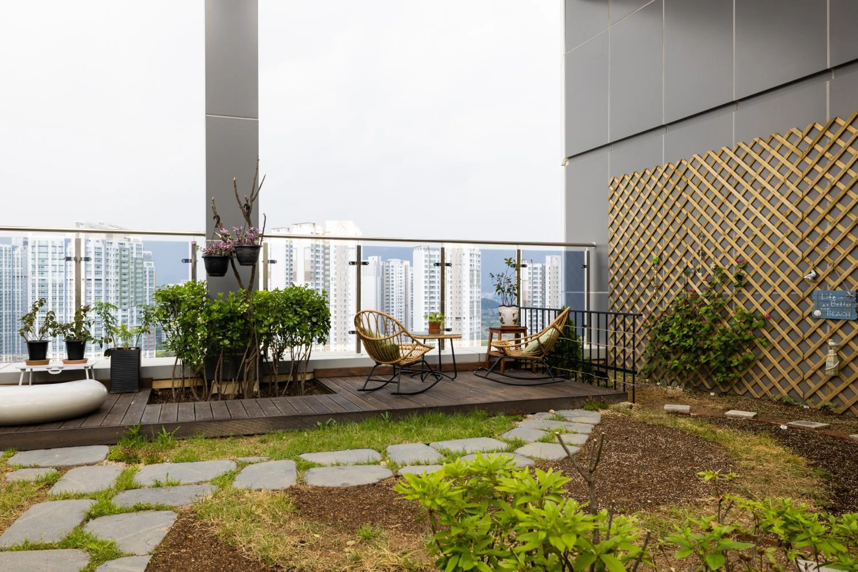 Garden in Grand Bleu Hotel & Residence