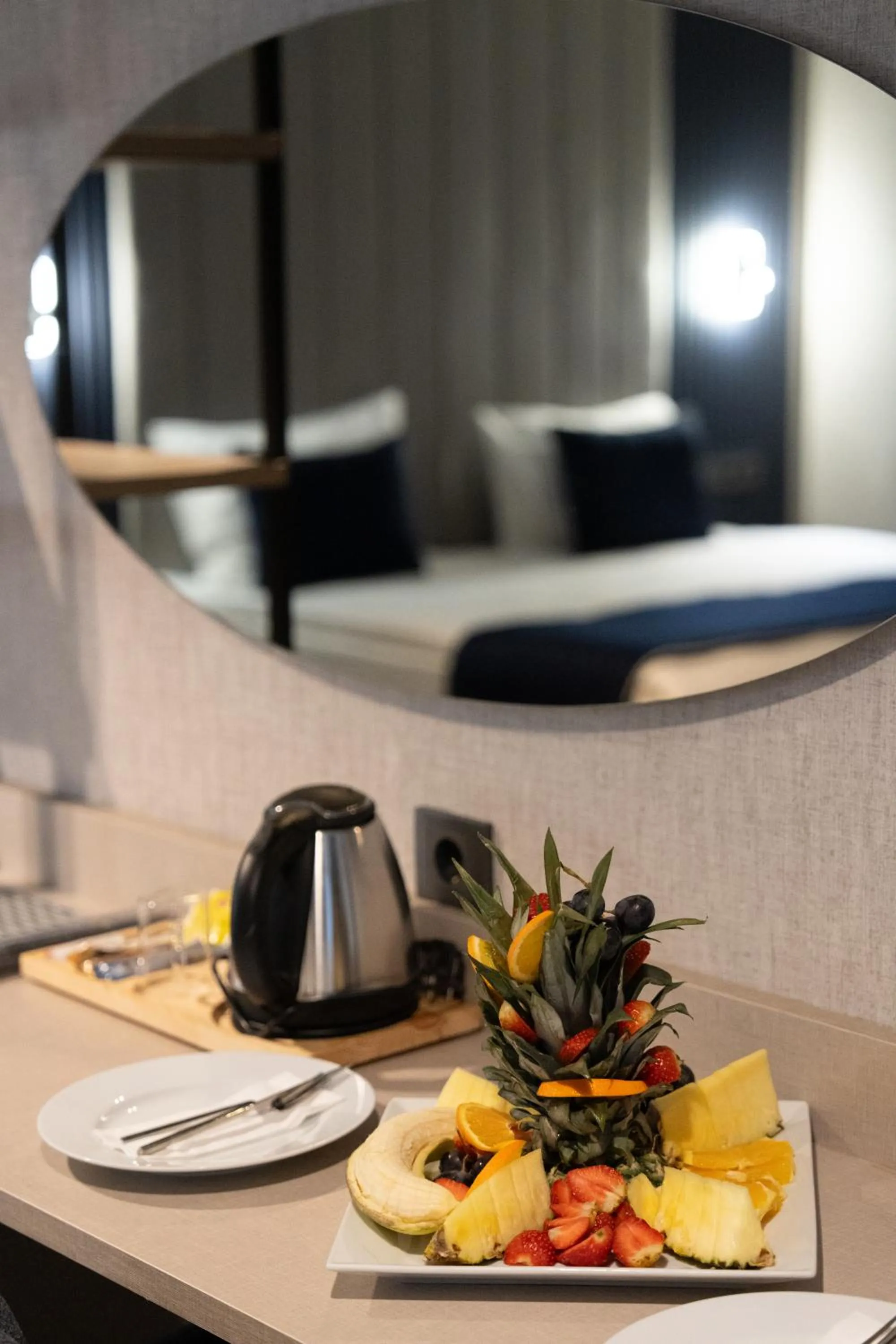 Coffee/tea facilities, Bed in Lamore Hotel