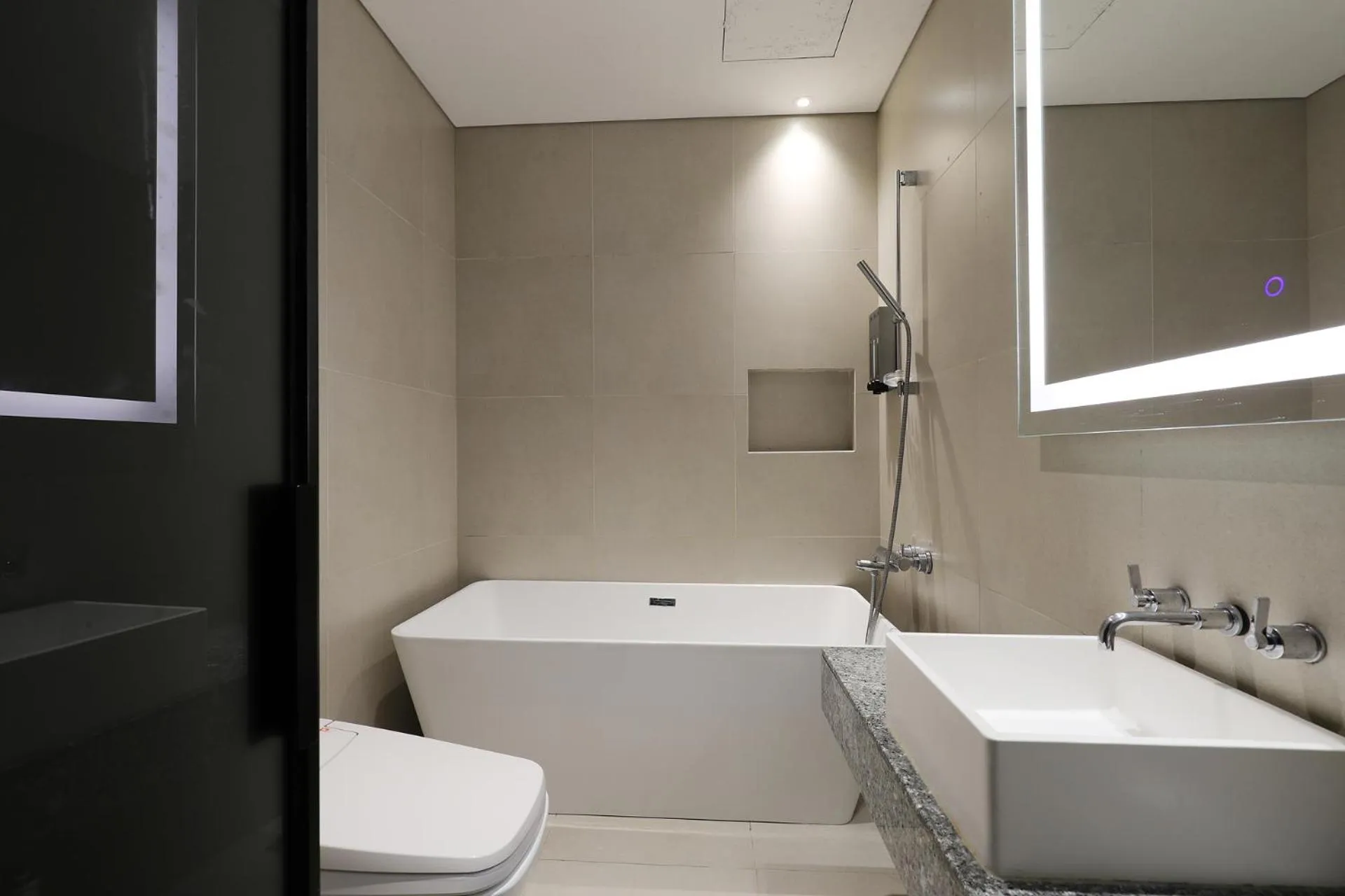 Hotel The Designers Premier Seongsu and Konkuk Univ