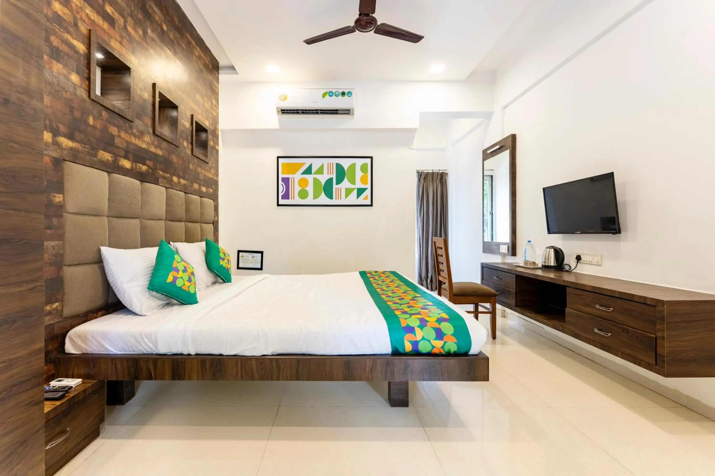 Bedroom, Bed in Treebo Blue Roof, Kelwa