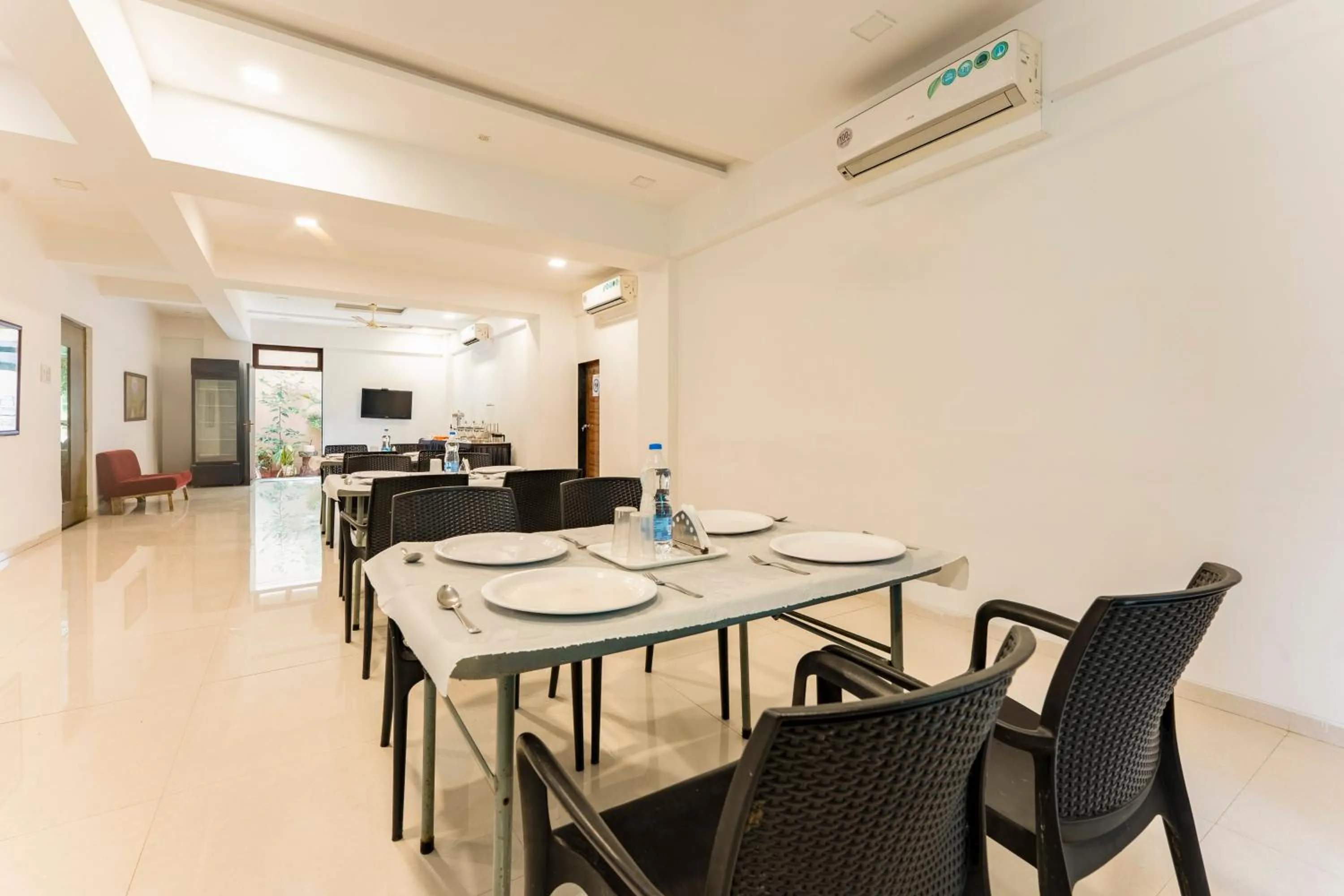 Dining area in Treebo Blue Roof, Kelwa