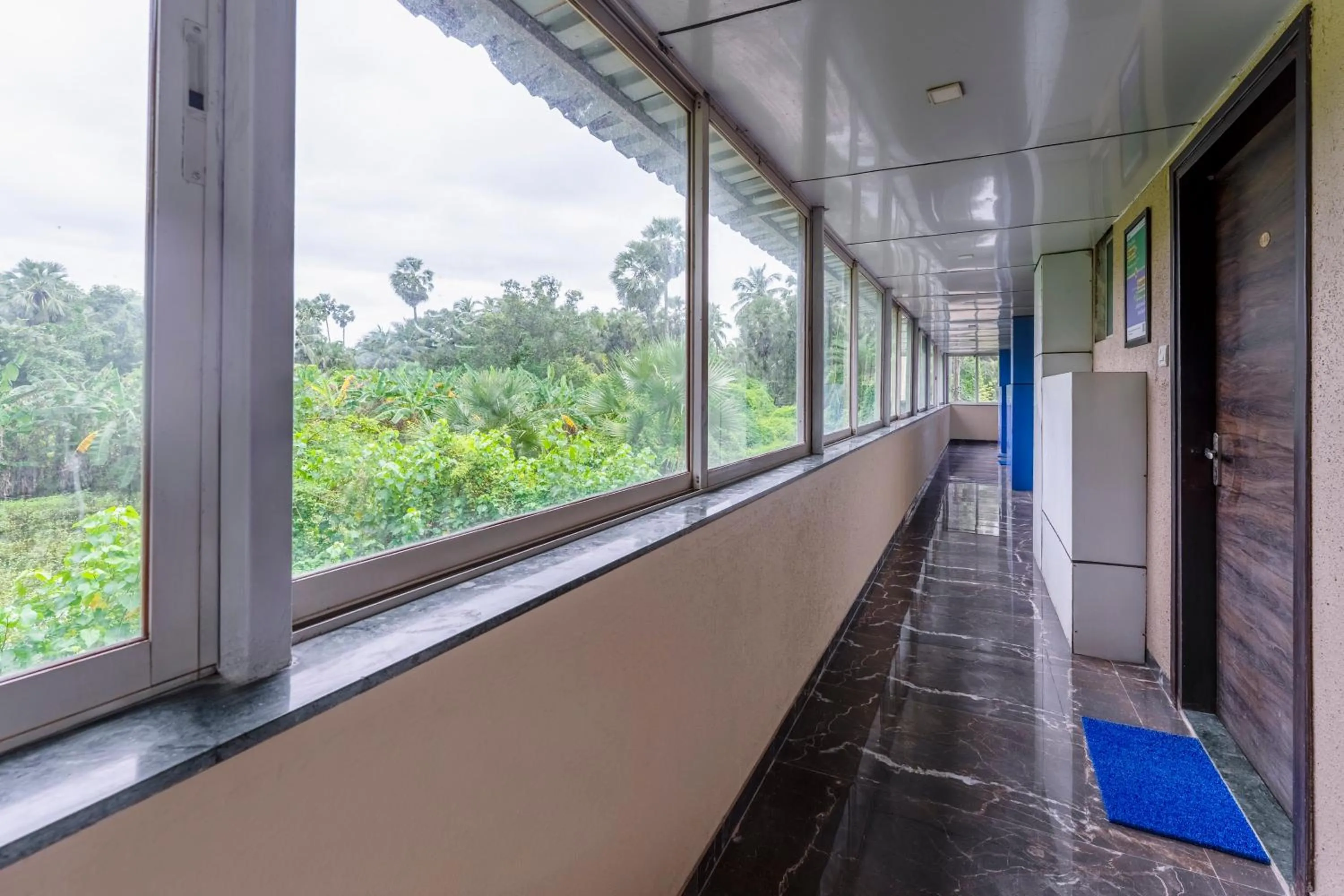 Lobby or reception in Treebo Blue Roof, Kelwa
