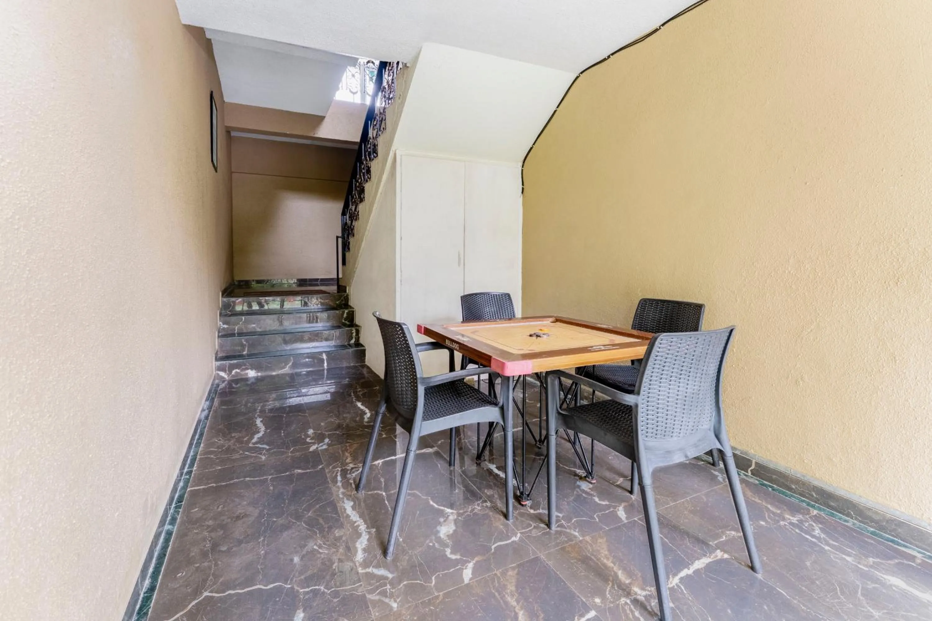 Game Room in Treebo Blue Roof, Kelwa