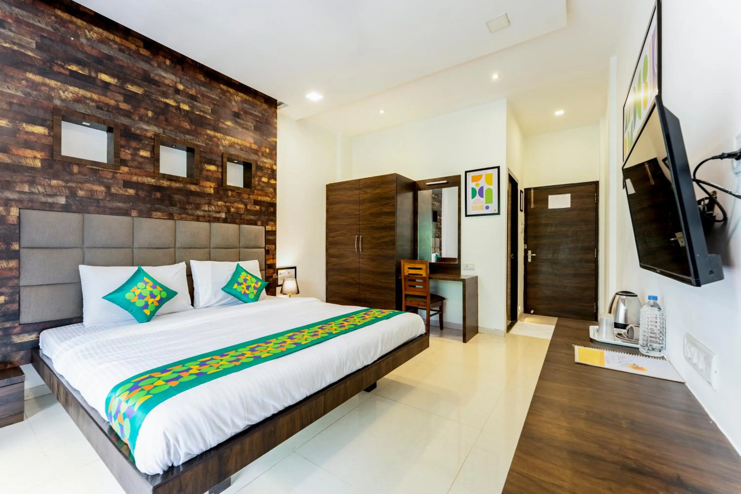 Bedroom, Bed in Treebo Blue Roof, Kelwa