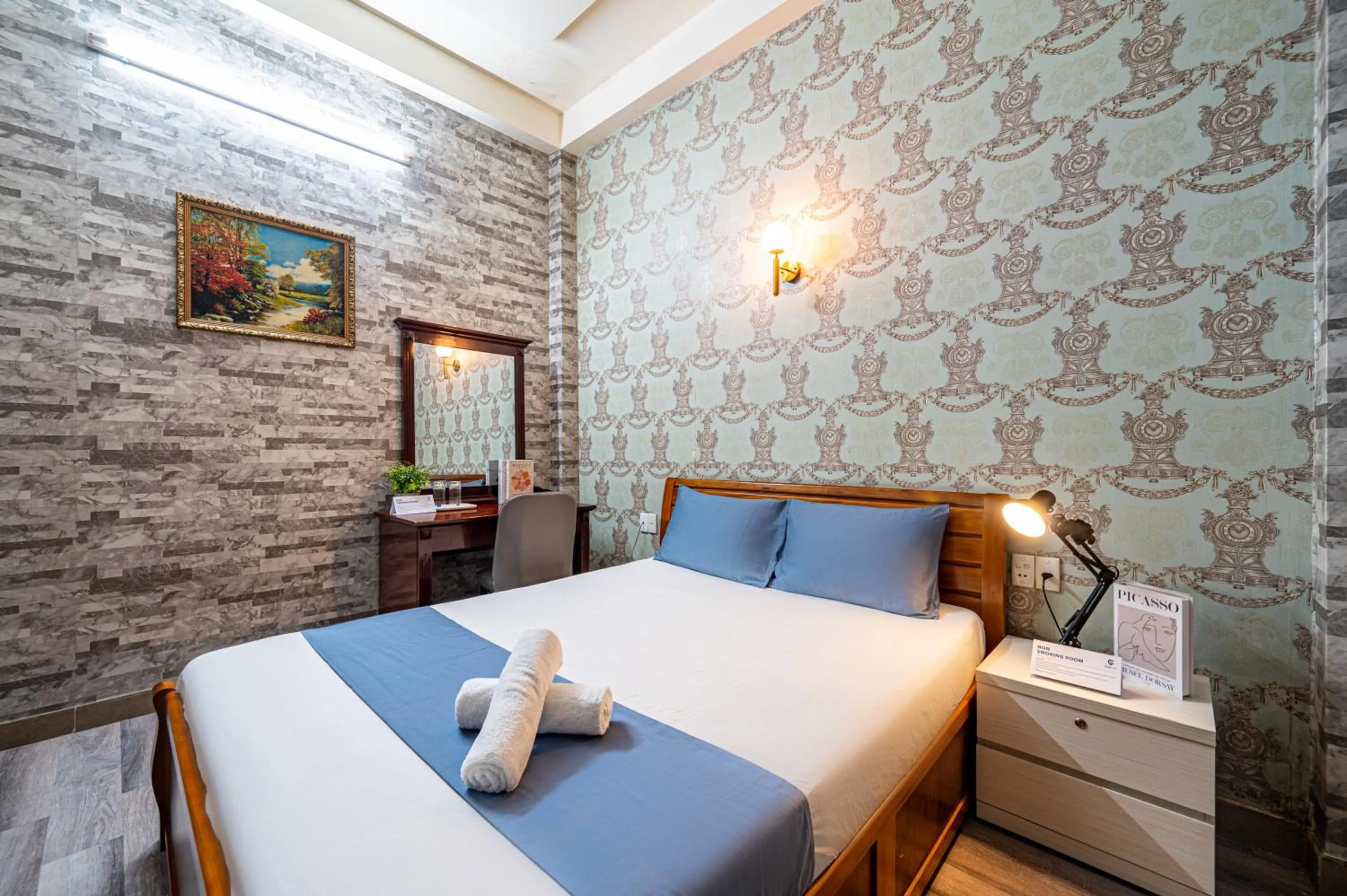 Bed in Hoàng Long Hotel By Cozrum