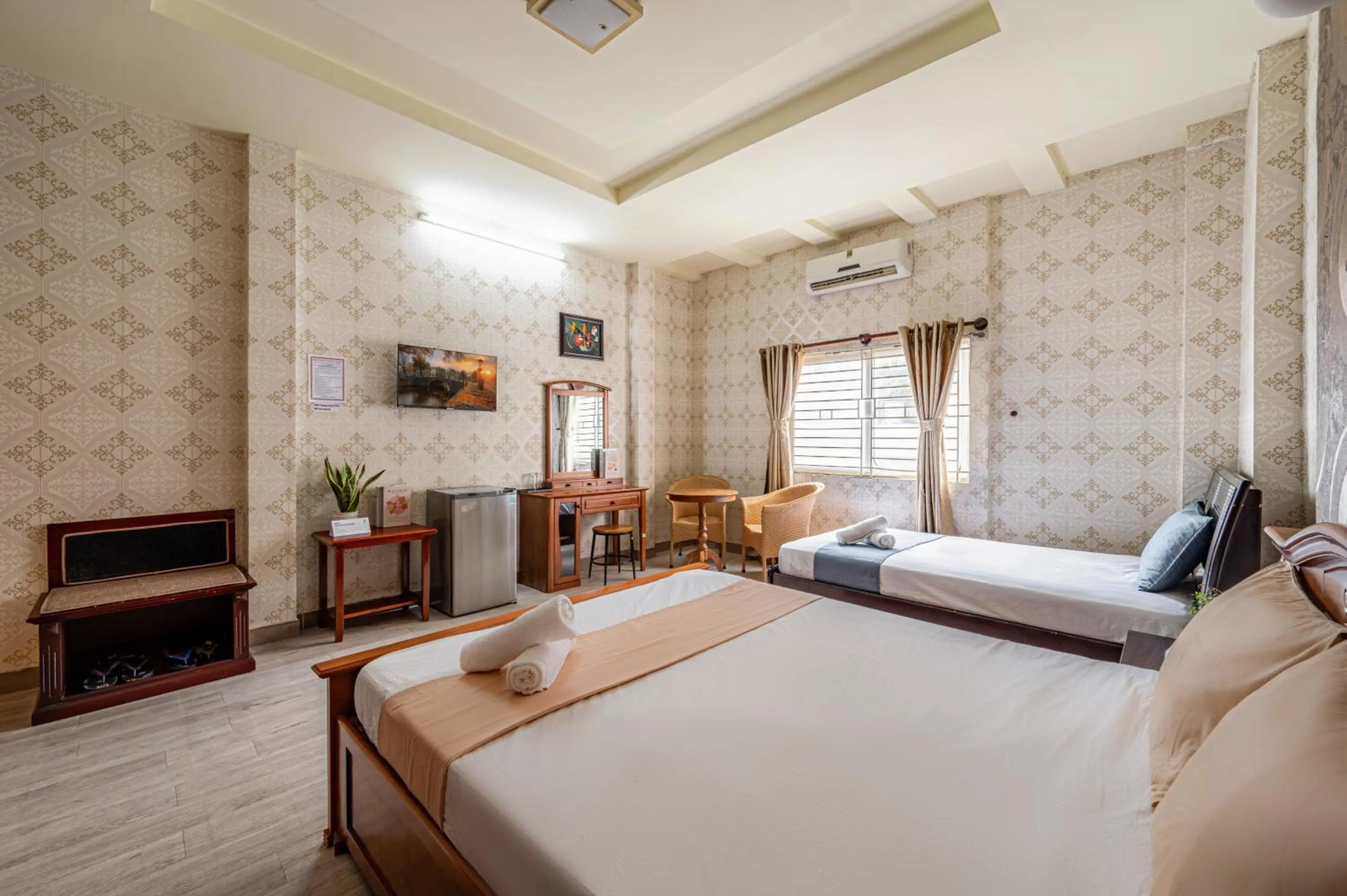 Bed in Hoàng Long Hotel By Cozrum