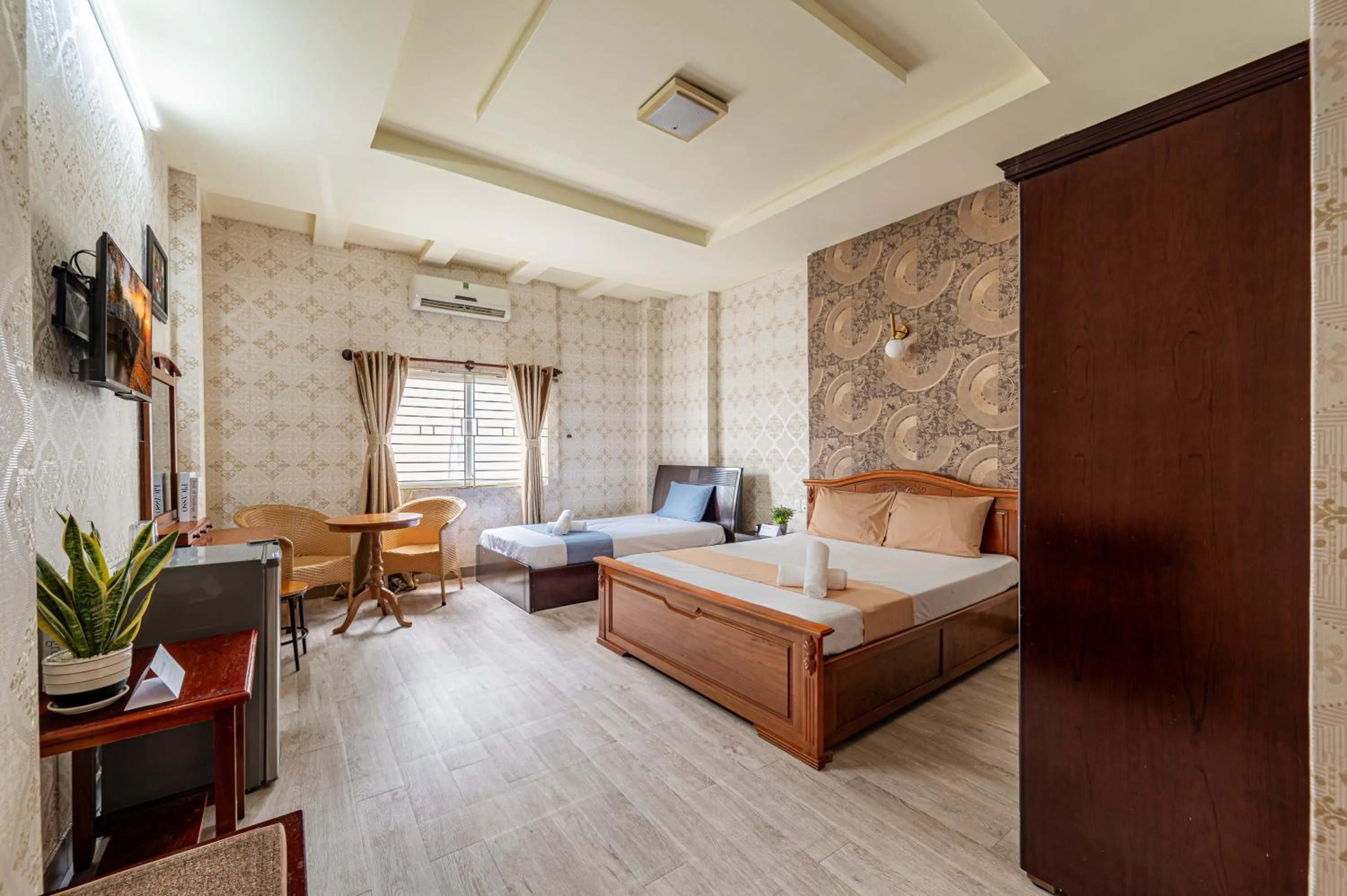 Bed in Hoàng Long Hotel By Cozrum