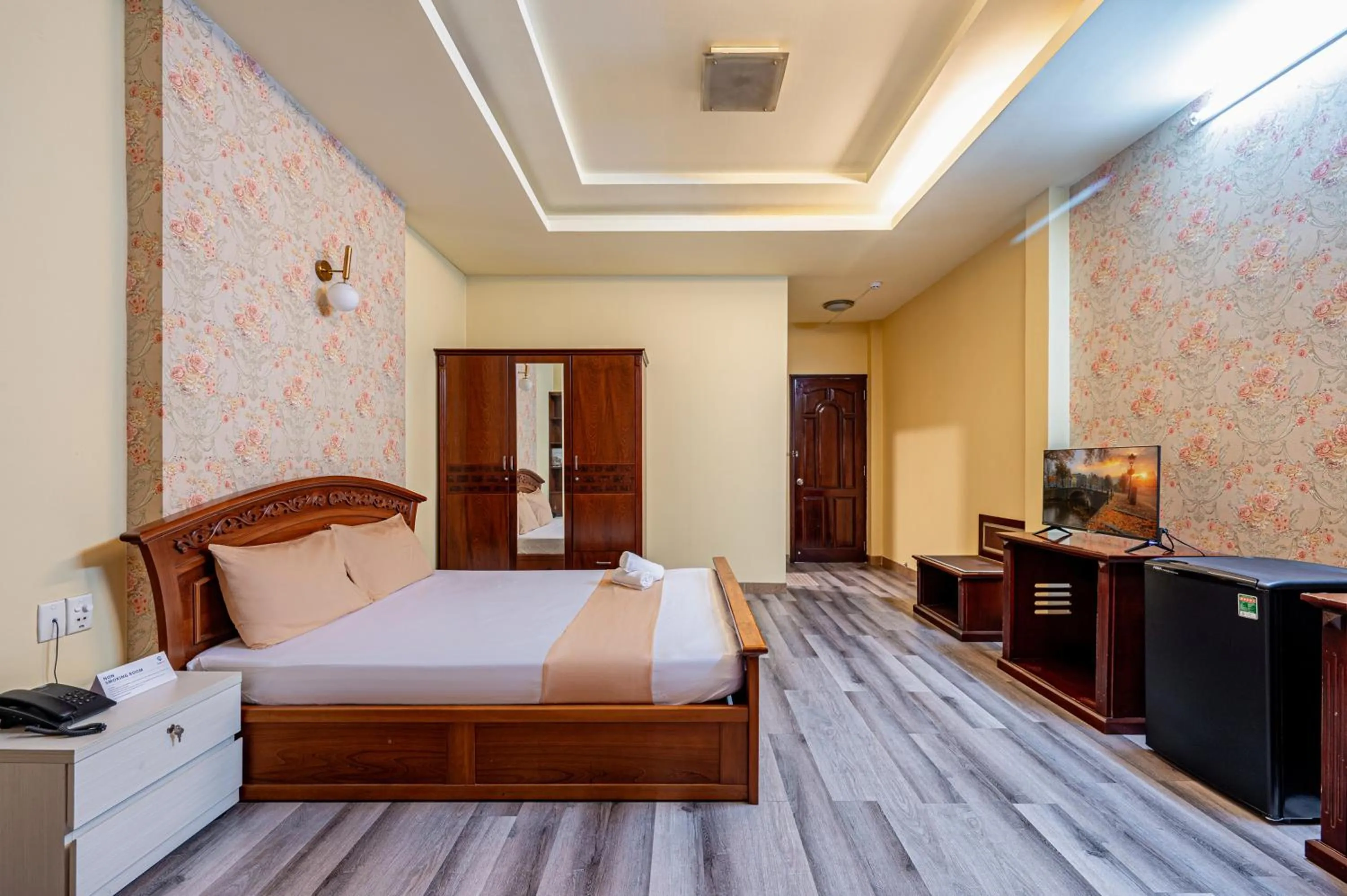 Bed in Hoàng Long Hotel By Cozrum