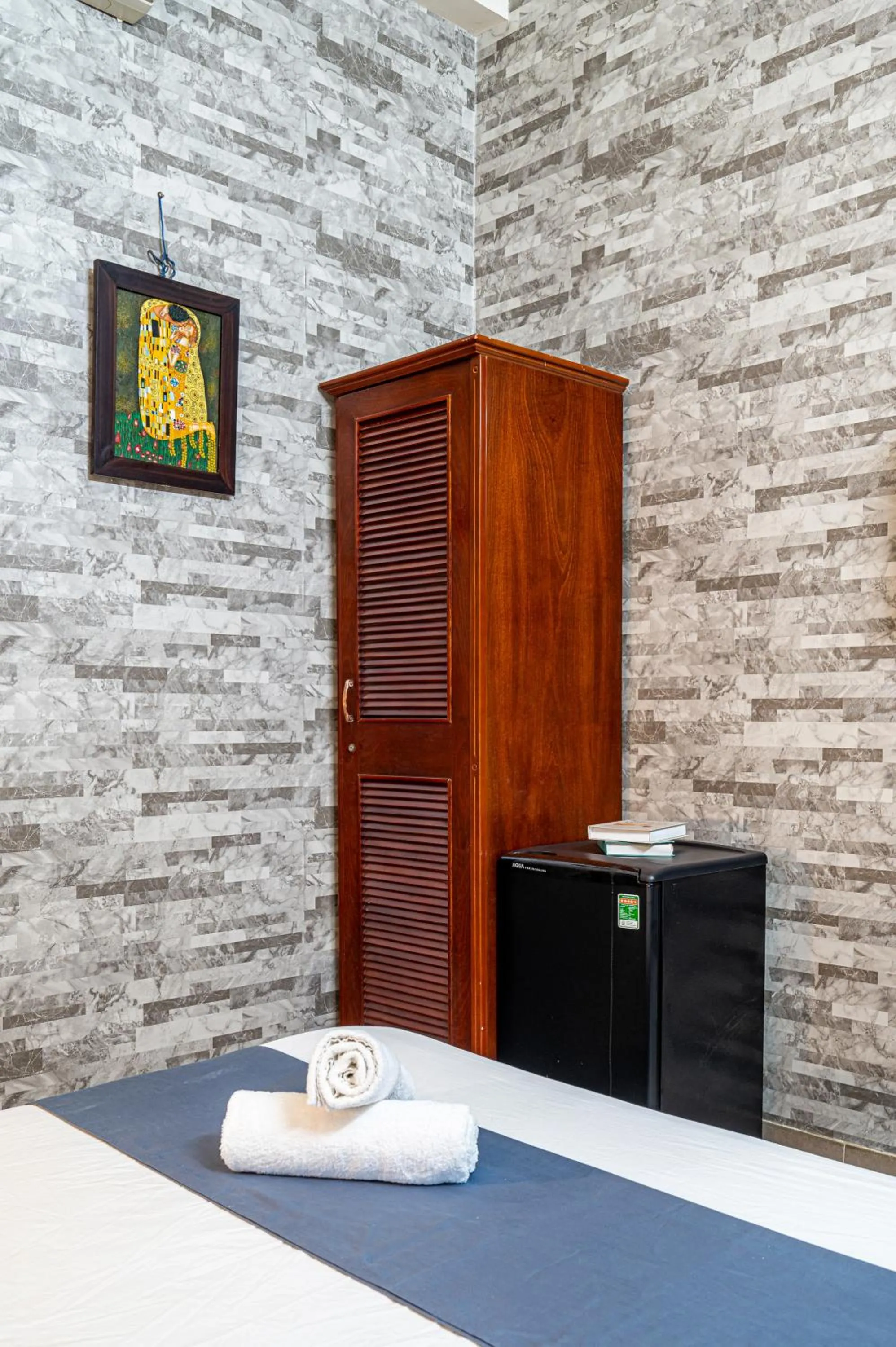 Bed in Hoàng Long Hotel By Cozrum