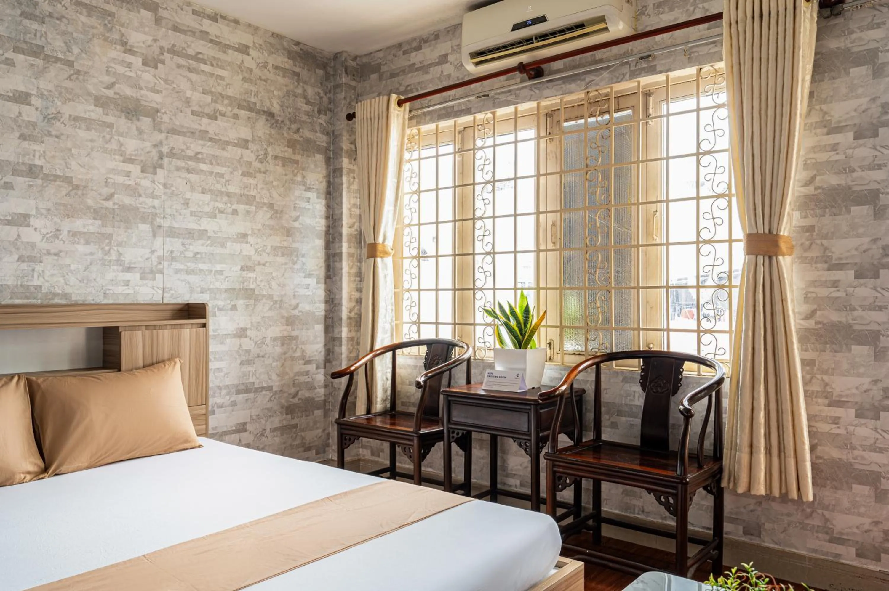 Living room, Bed in Hoàng Long Hotel By Cozrum