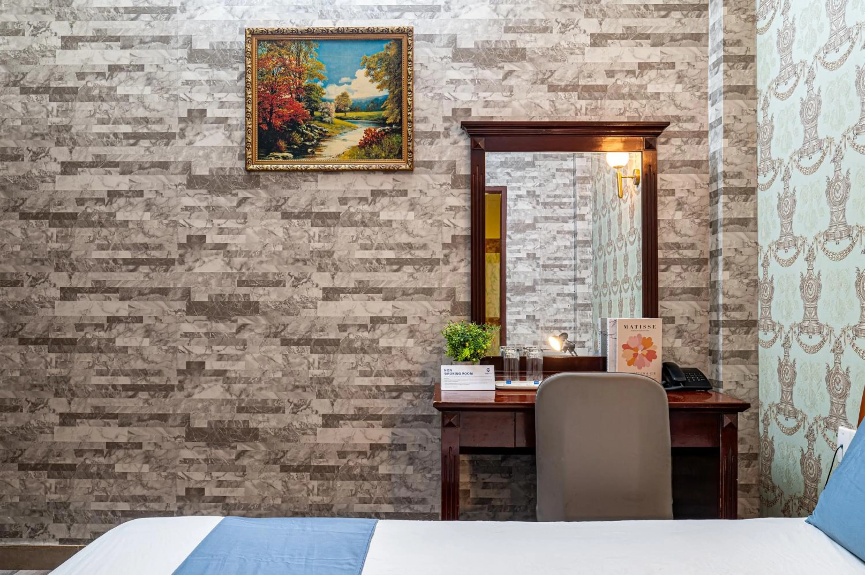 Bed in Hoàng Long Hotel By Cozrum