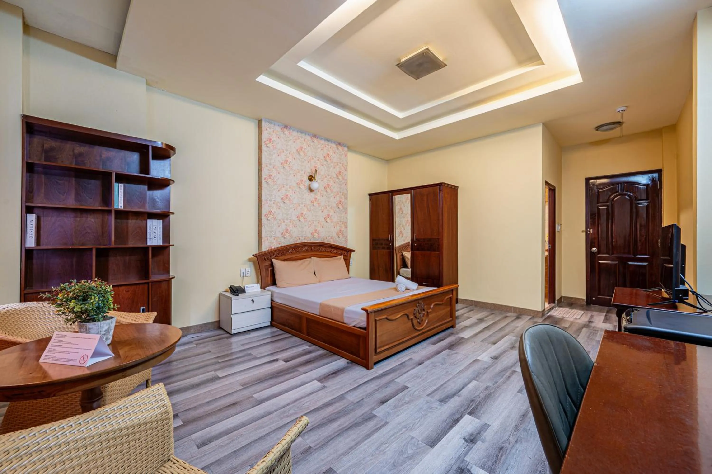 Bed in Hoàng Long Hotel By Cozrum