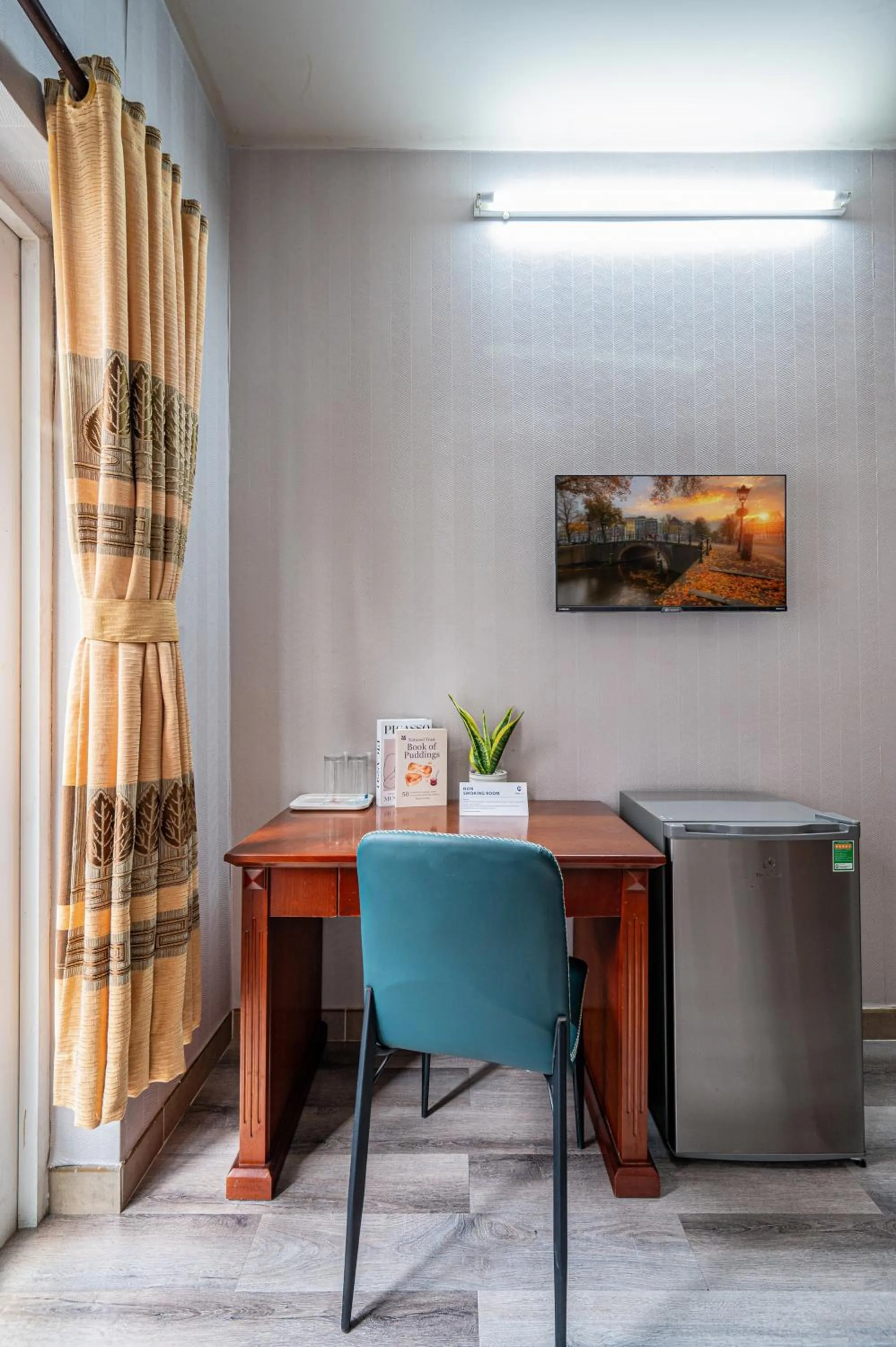 Living room in Hoàng Long Hotel By Cozrum