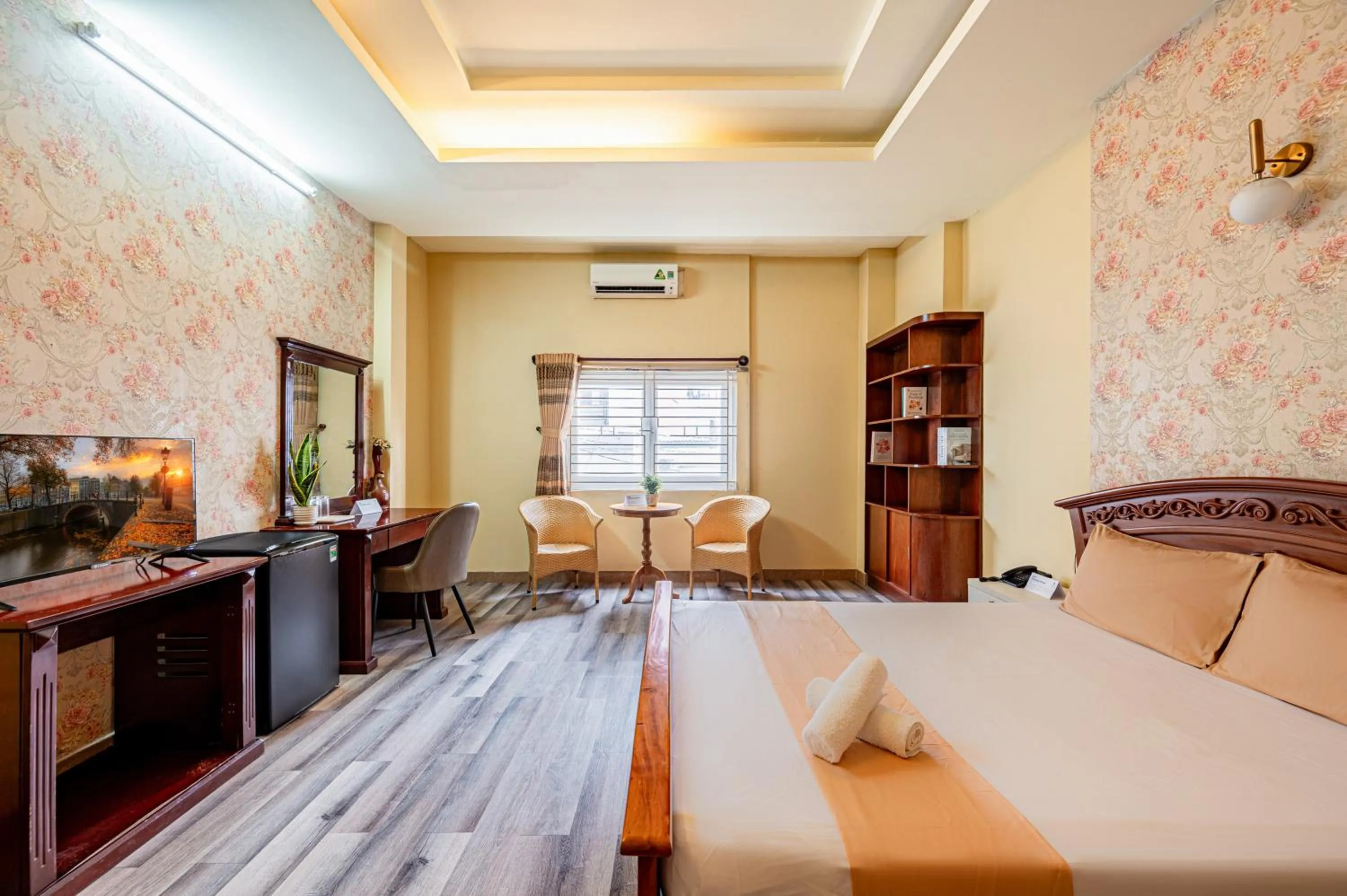 Bed in Hoàng Long Hotel By Cozrum