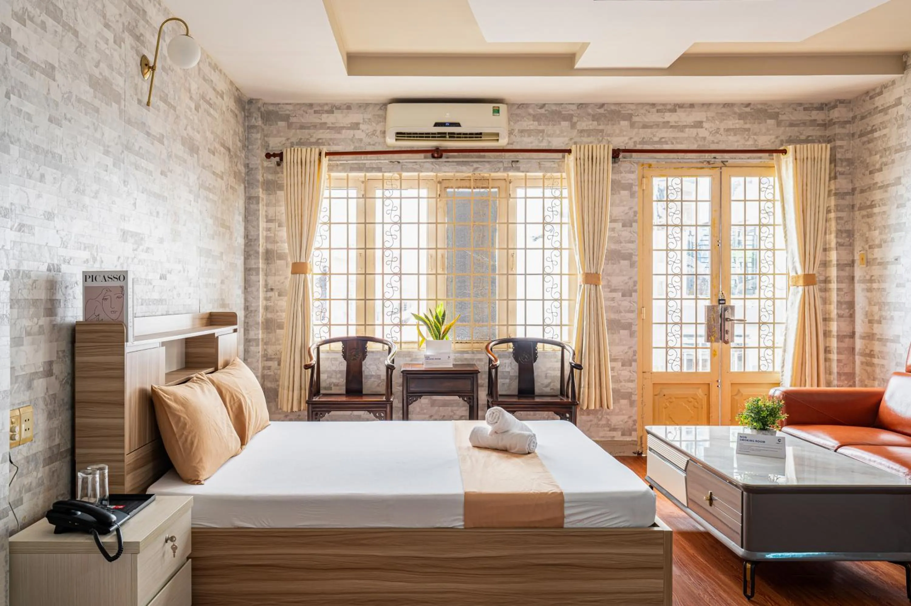 Bed in Hoàng Long Hotel By Cozrum