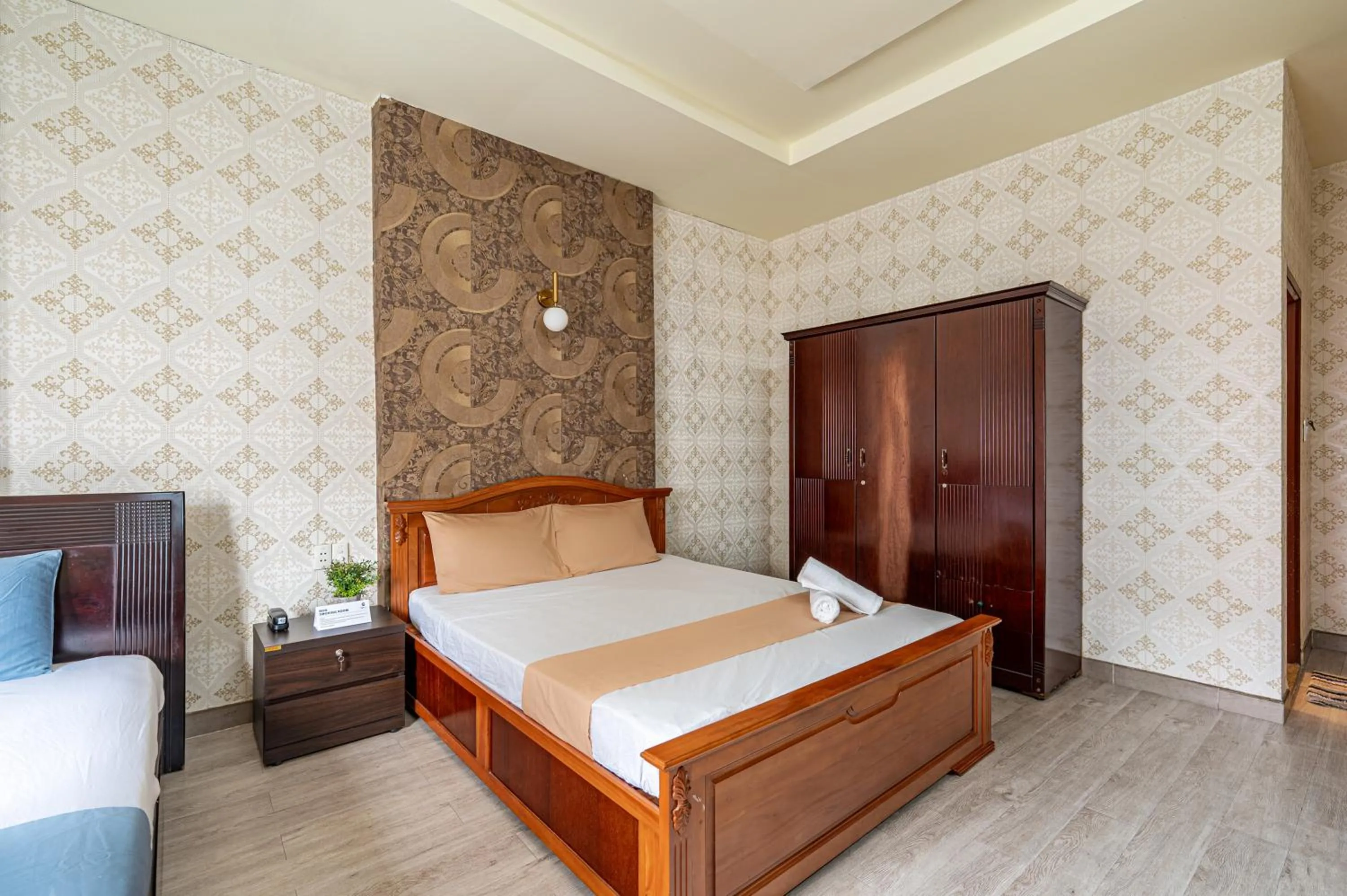 Bed in Hoàng Long Hotel By Cozrum