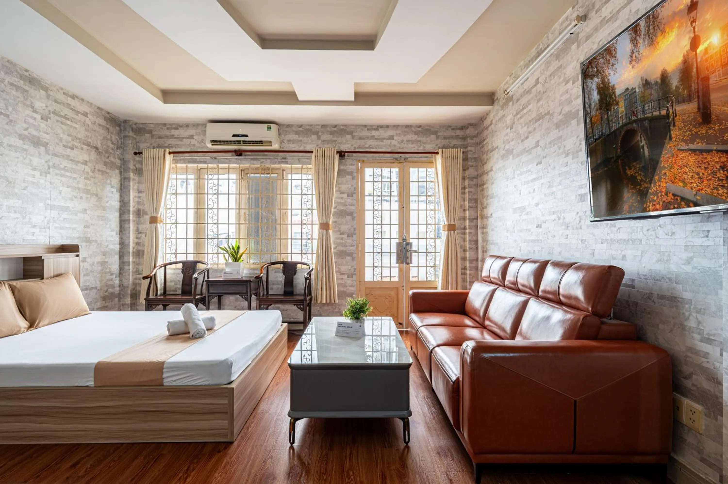 Bed in Hoàng Long Hotel By Cozrum