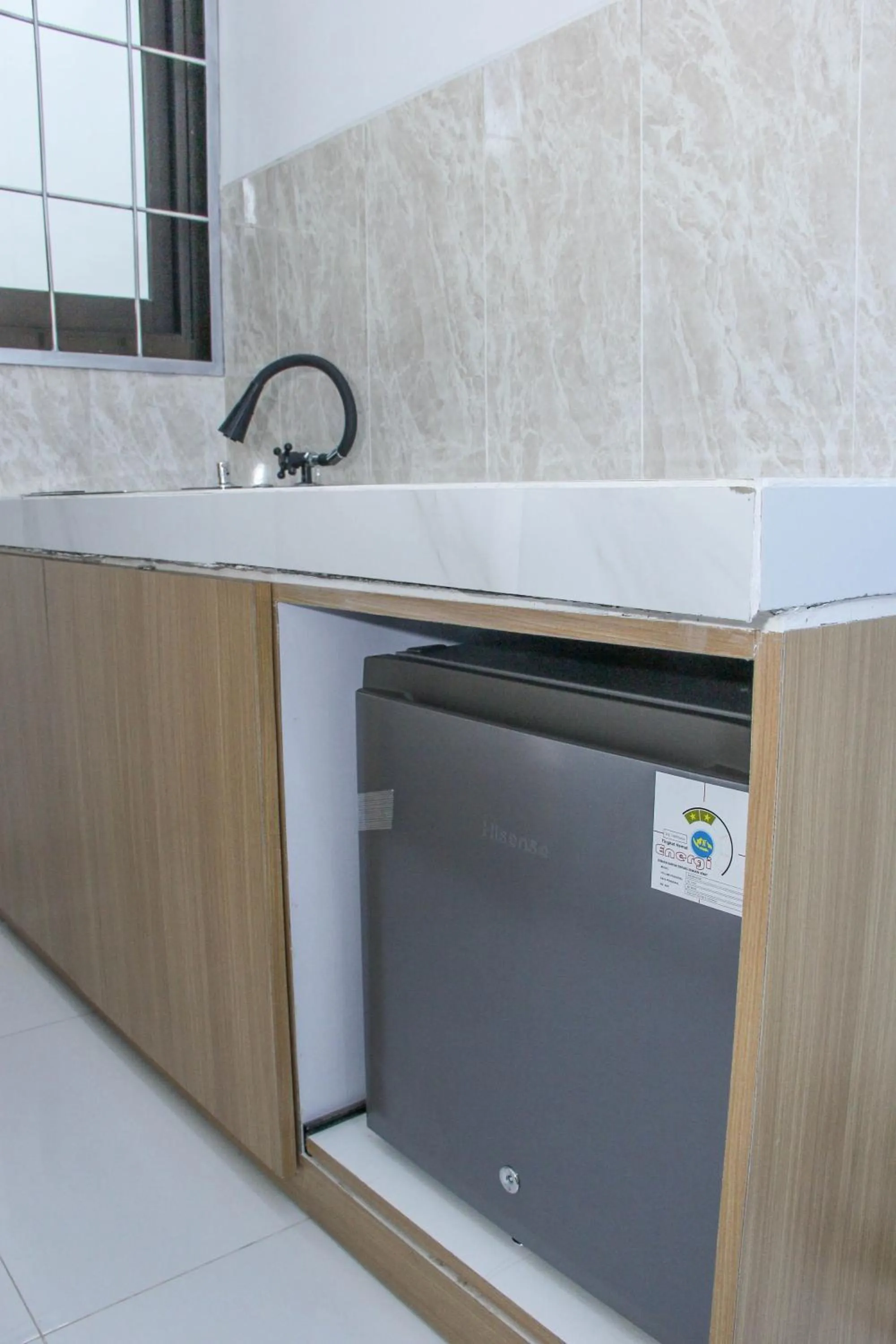 Kitchen or kitchenette in Laswi Syariah Guest House