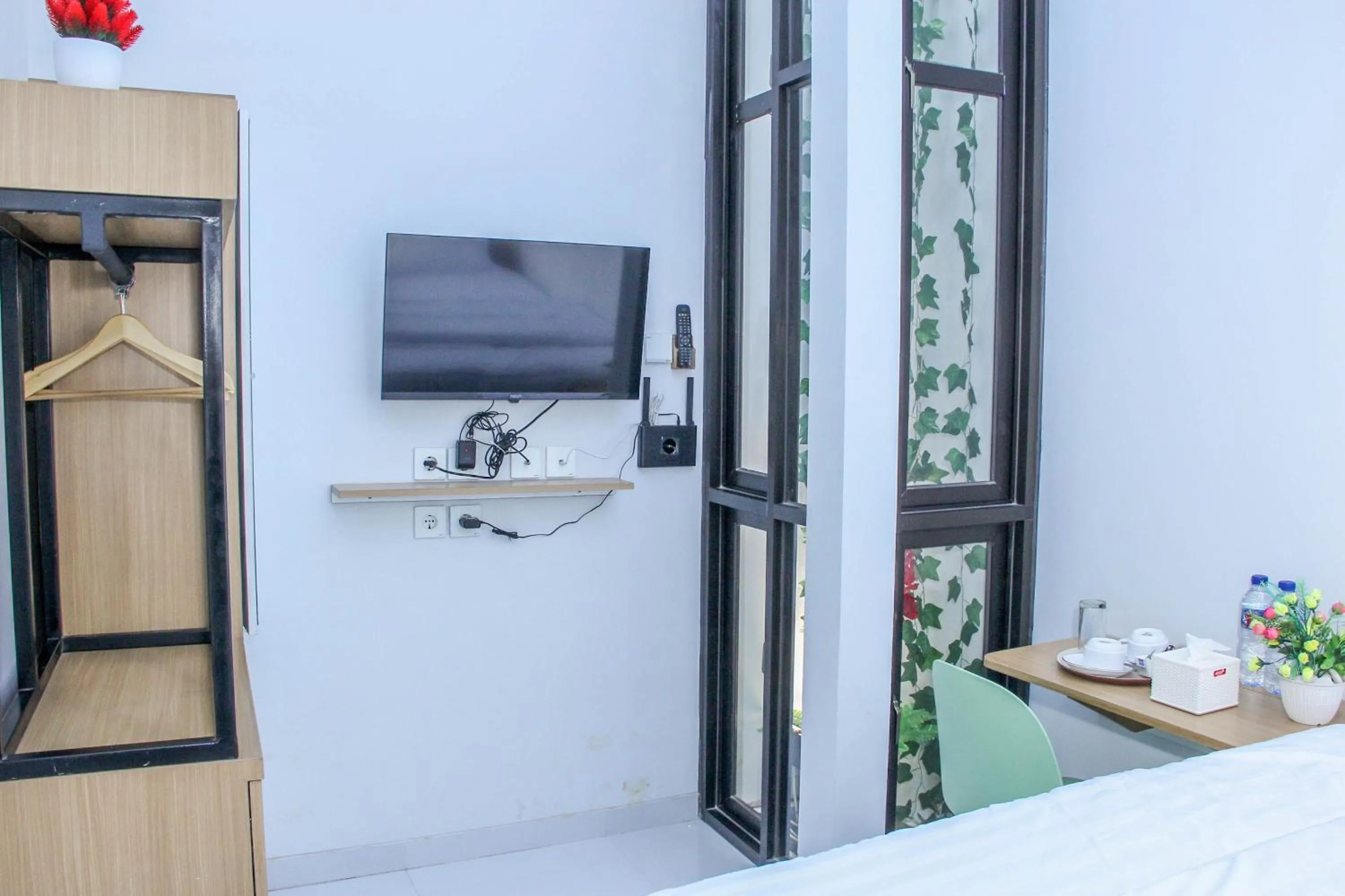 TV and multimedia, Bed in Laswi Syariah Guest House