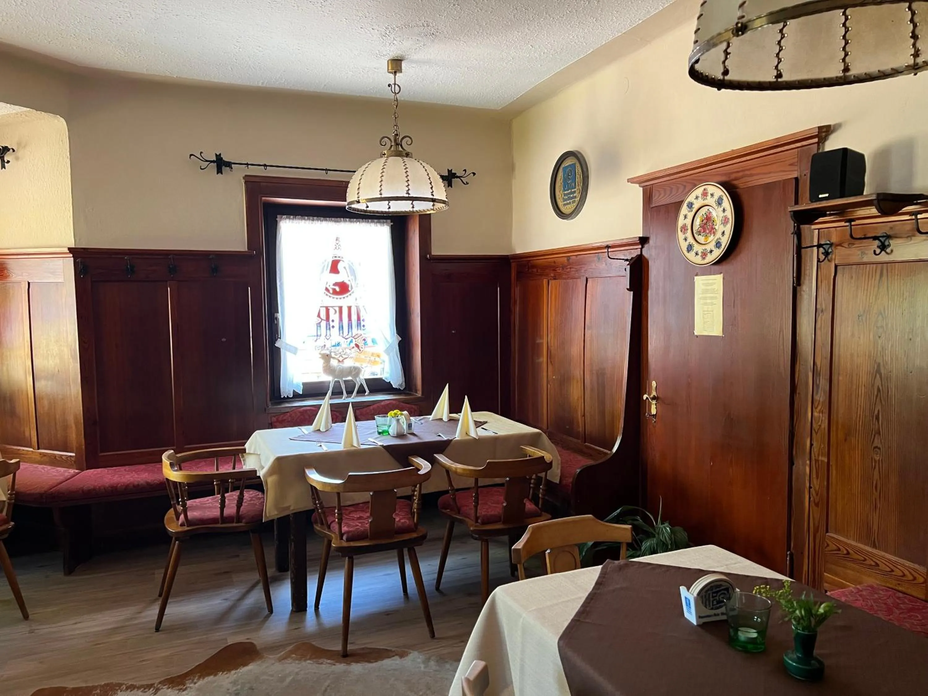 Restaurant/places to eat in Weisses Rössl am See