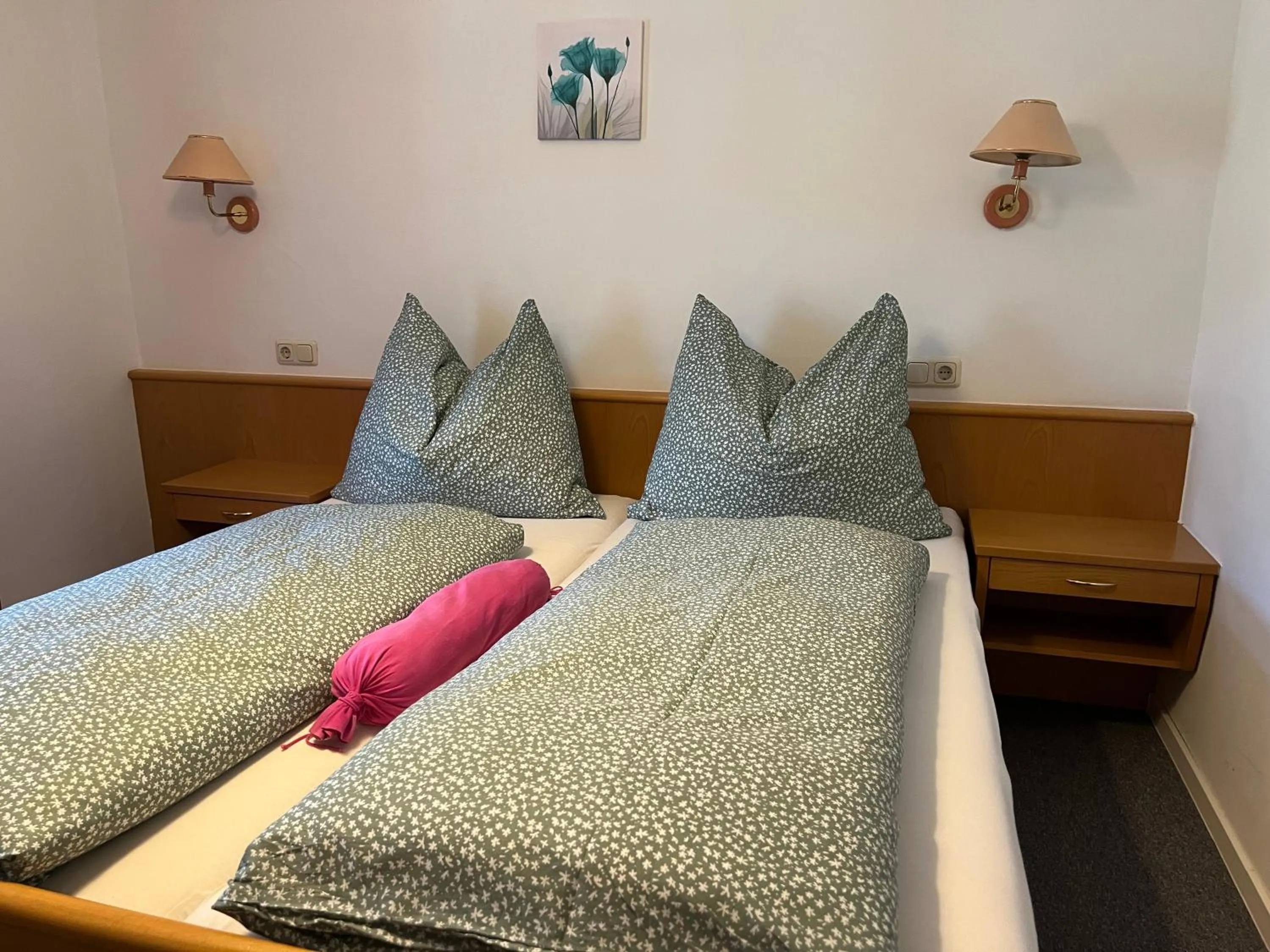 Photo of the whole room, Bed in Weisses Rössl am See