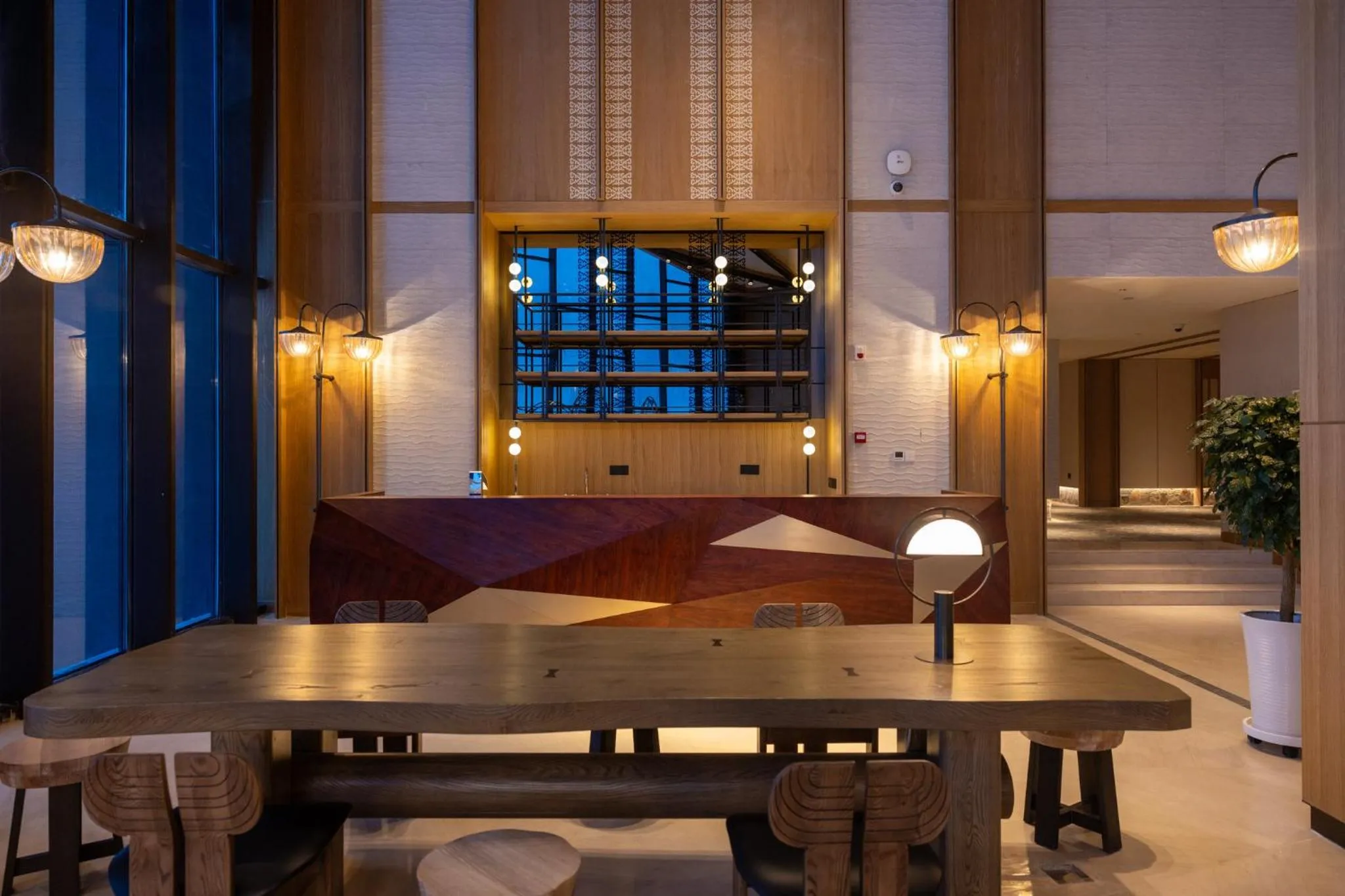 Lounge or bar in Holiday Inn Resort Kanas Hemu by IHG