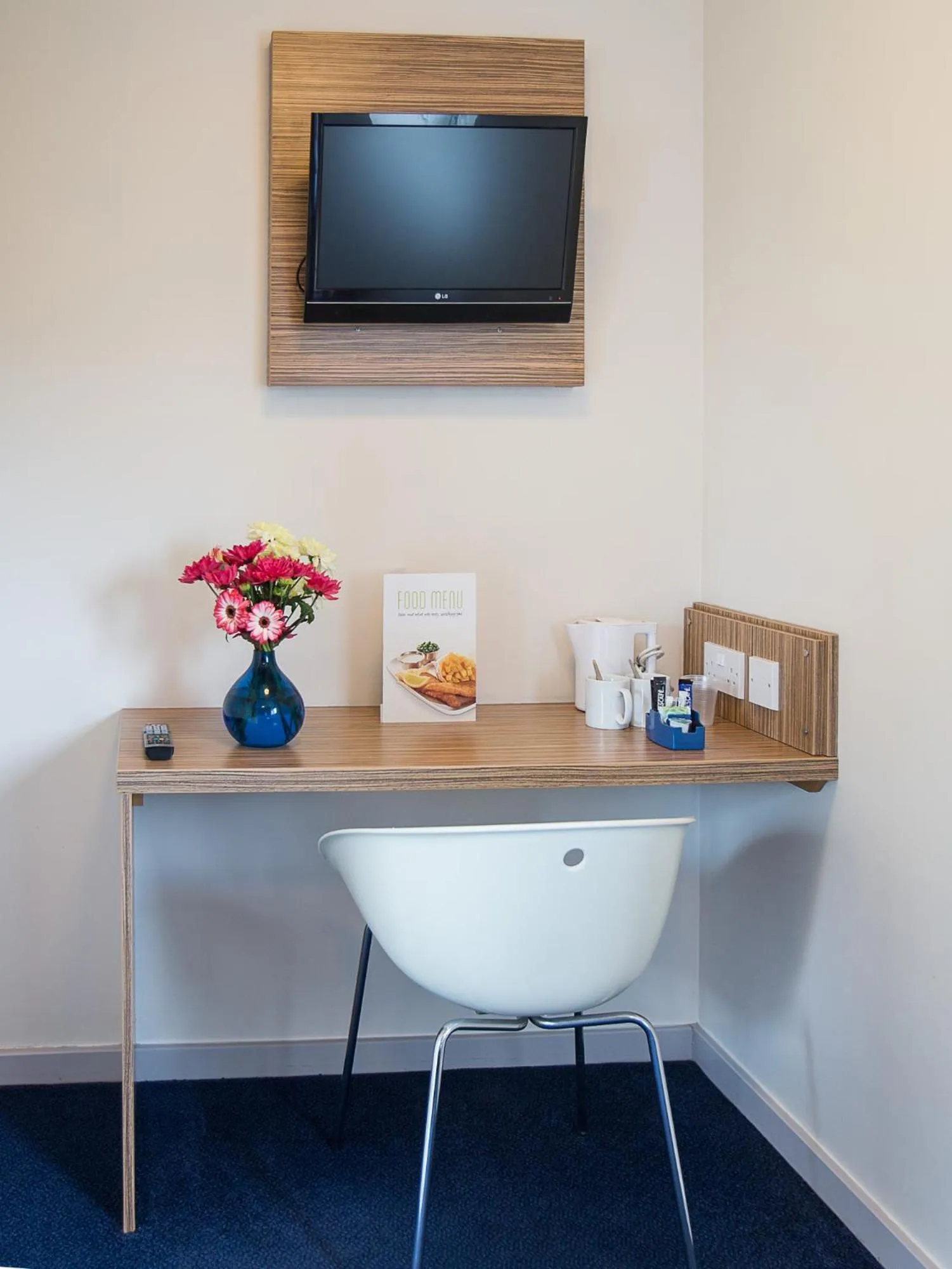 Coffee/tea facilities in Redwings Lodge Wolverhampton Central