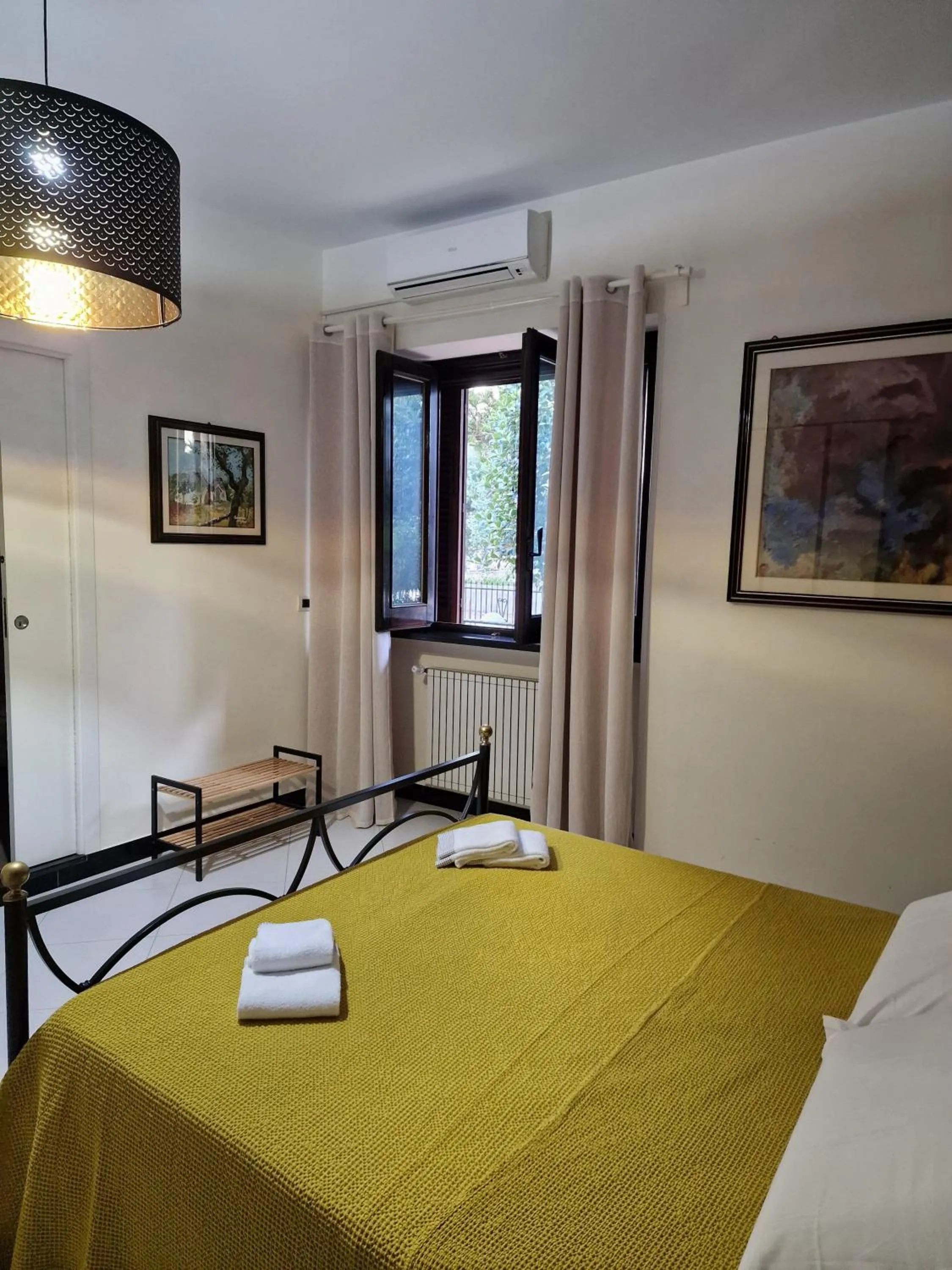 Photo of the whole room, Bed in Mediterraneo B&B