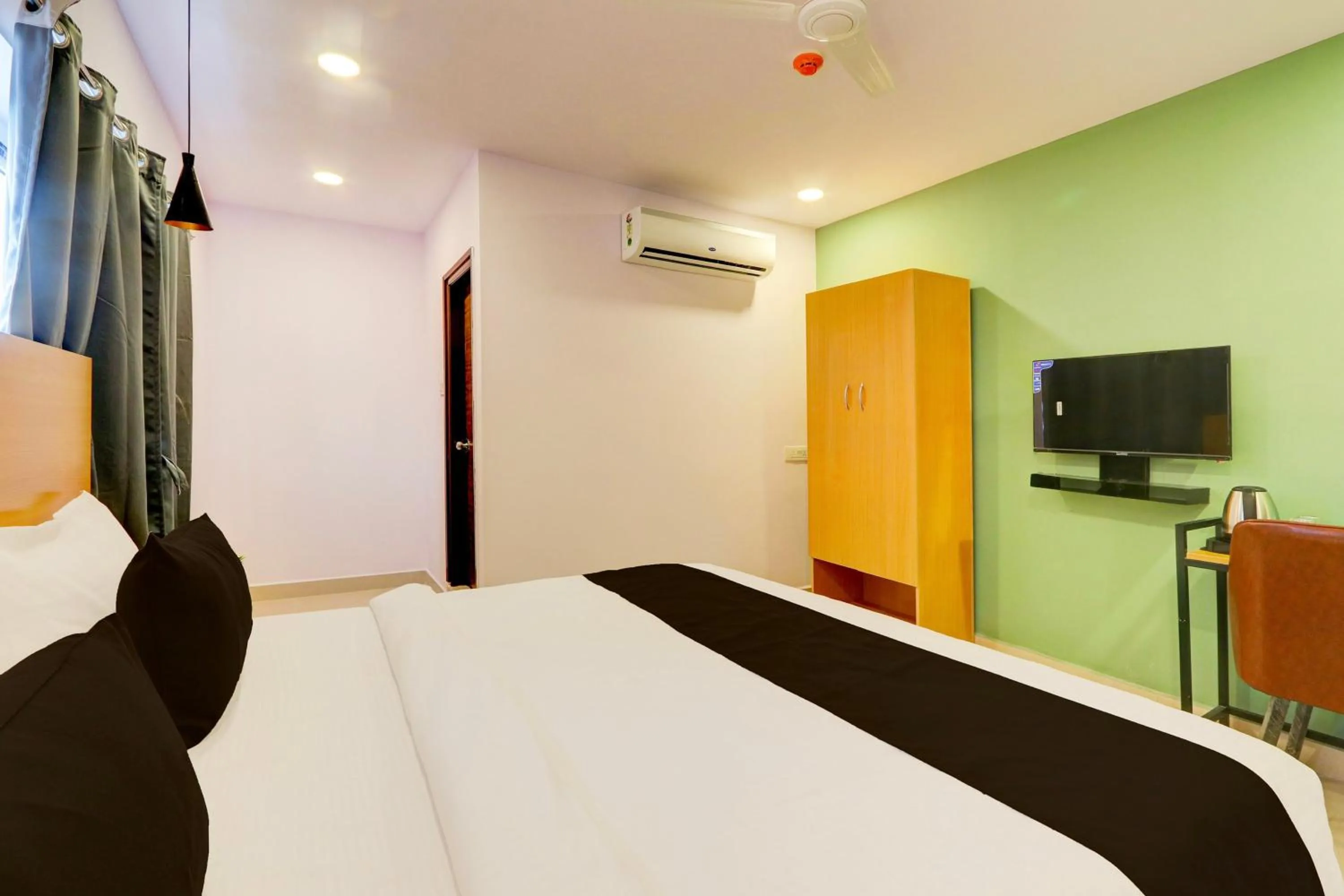 Bedroom, Bed in Super Townhouse RCC Marvel