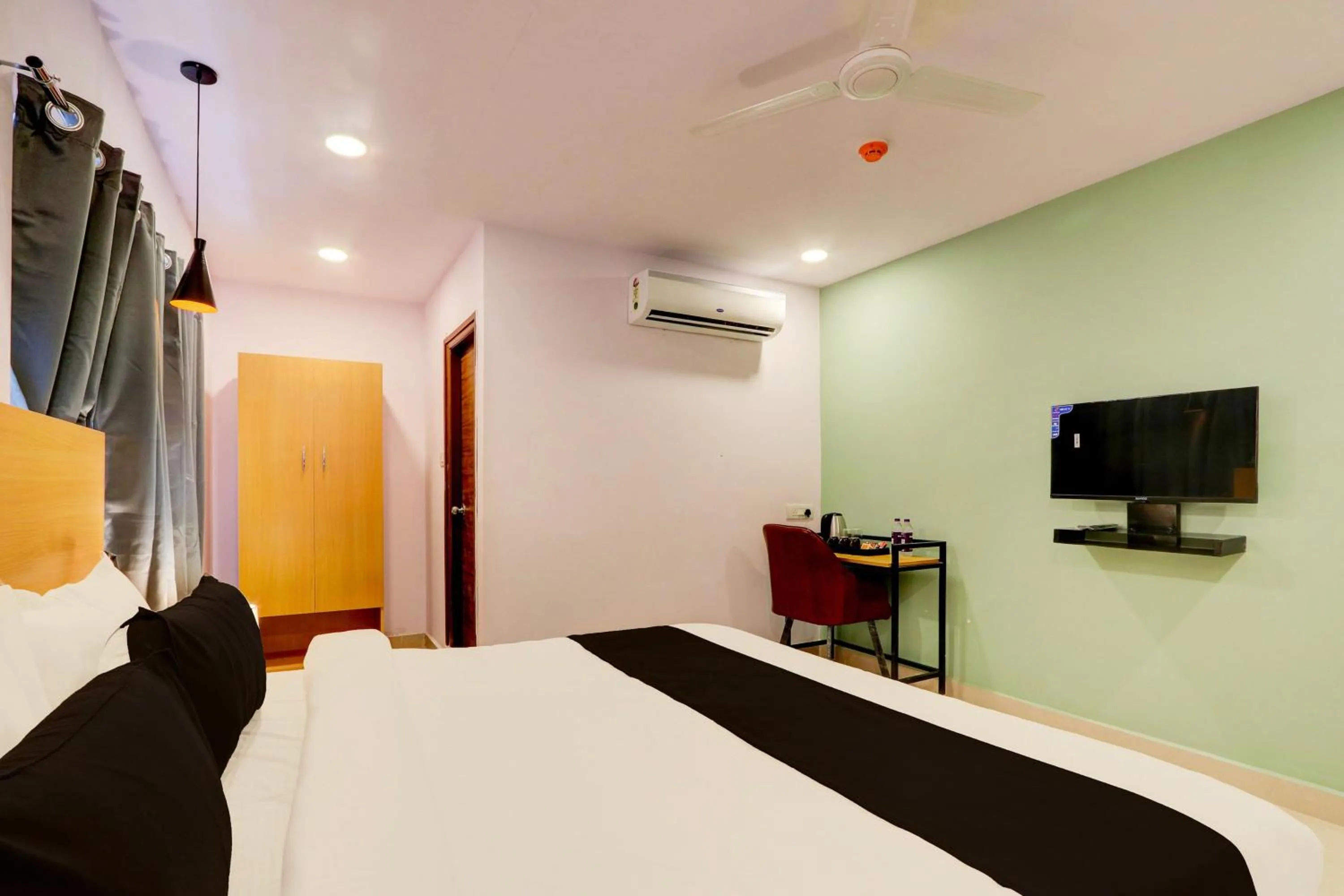 Bedroom, Bed in Super Townhouse RCC Marvel