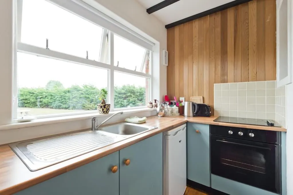 Kitchen or kitchenette in Ash House Bed and Breakfast