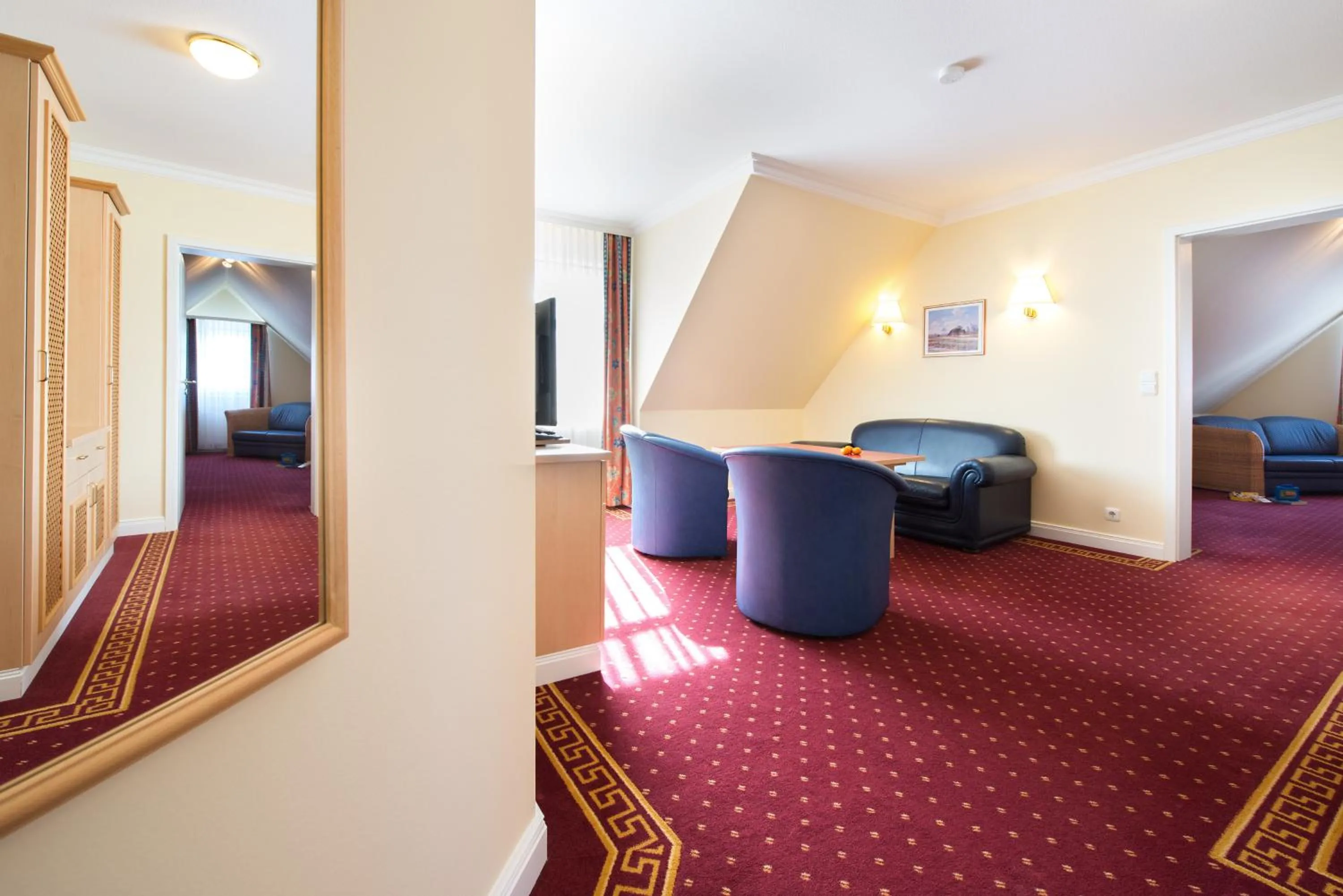 Seating area, Bed in Aparthotel Kühlungsborn, Villa am Konzertgarten