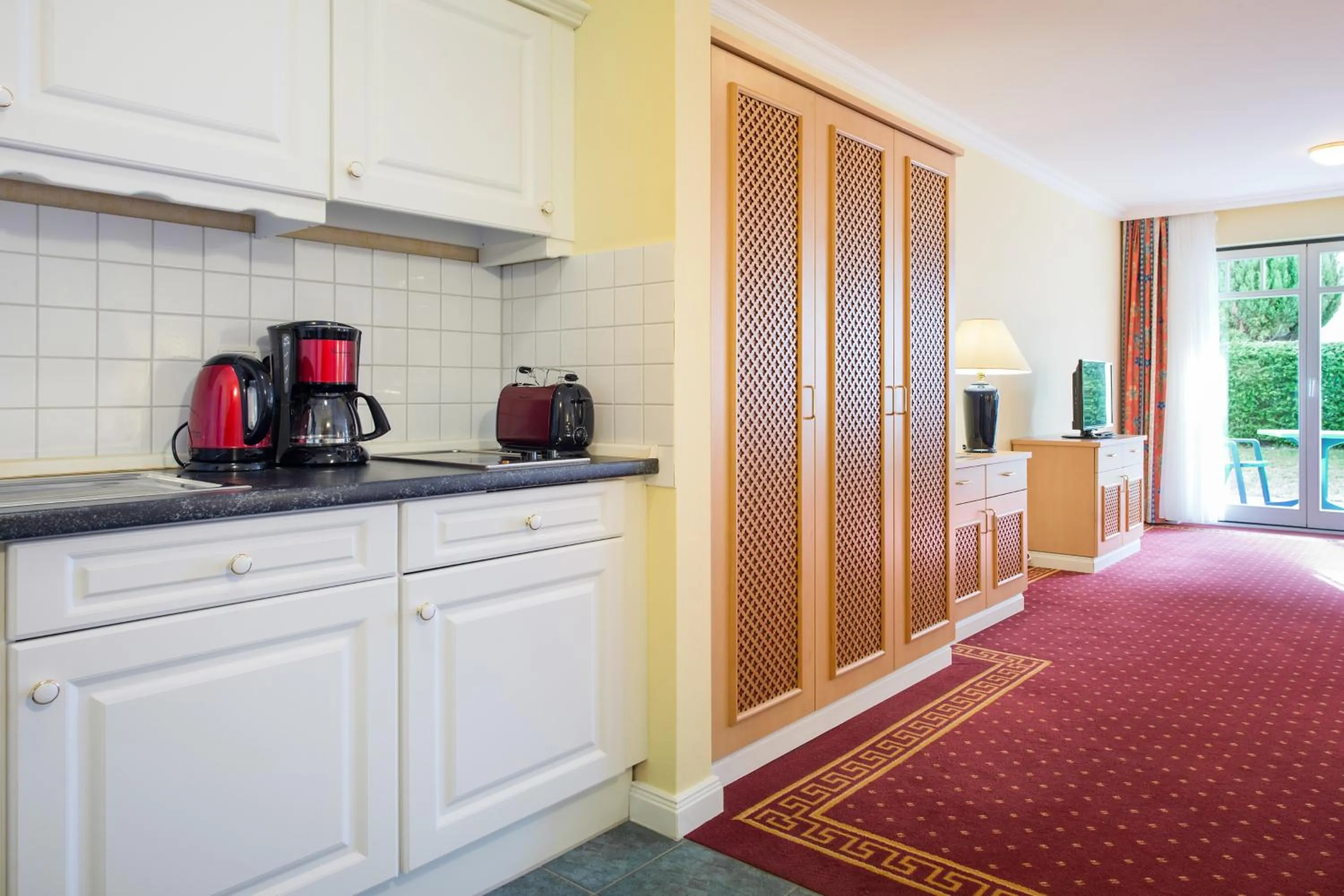 Kitchen or kitchenette in Aparthotel Kühlungsborn, Villa am Konzertgarten