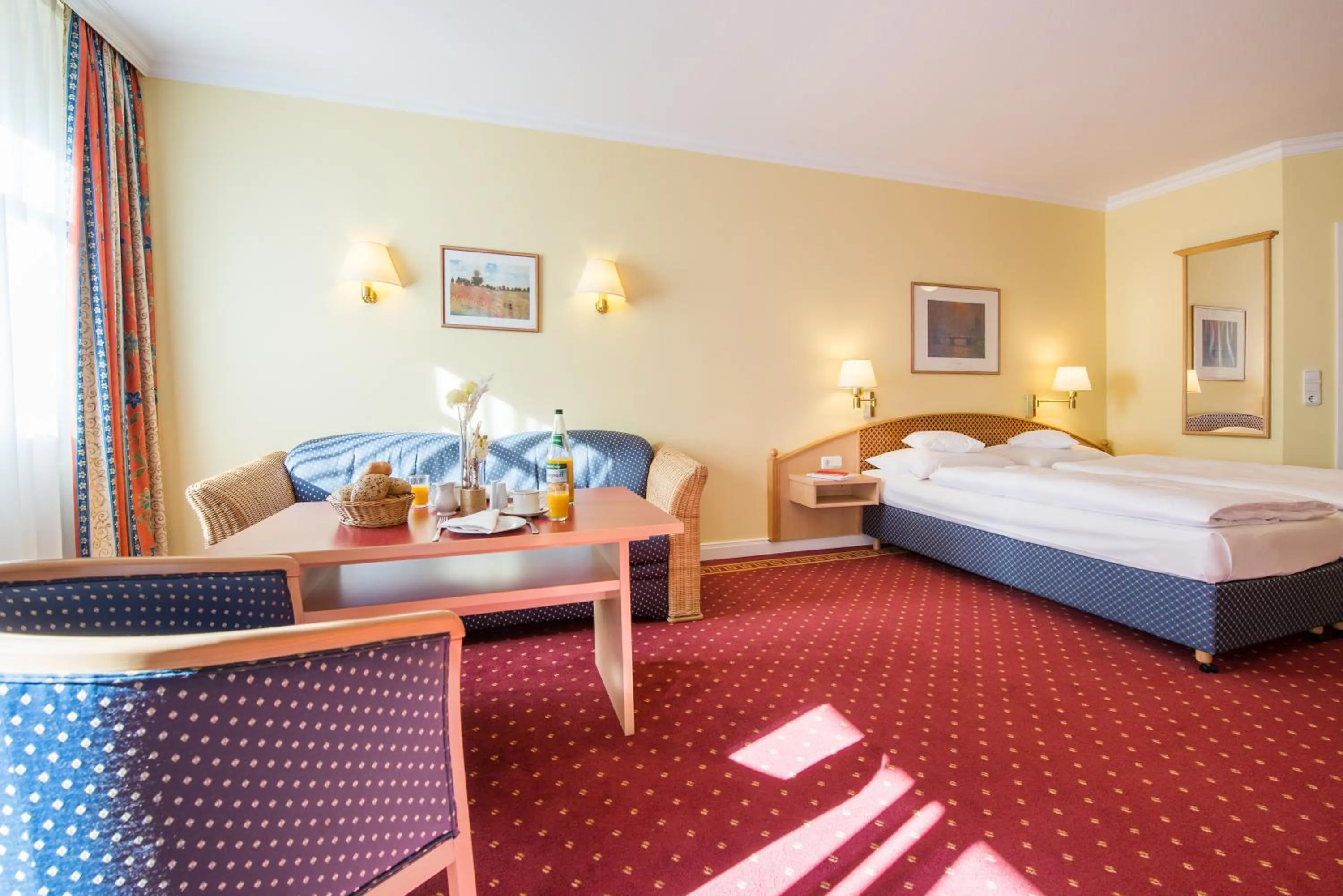 Photo of the whole room, Bed in Aparthotel Kühlungsborn, Villa am Konzertgarten