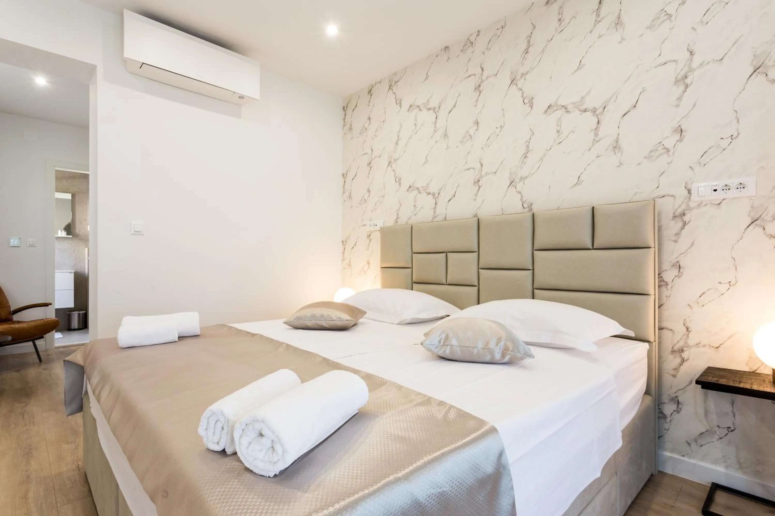 Bedroom, Bed in Shine of Life Luxury Rooms