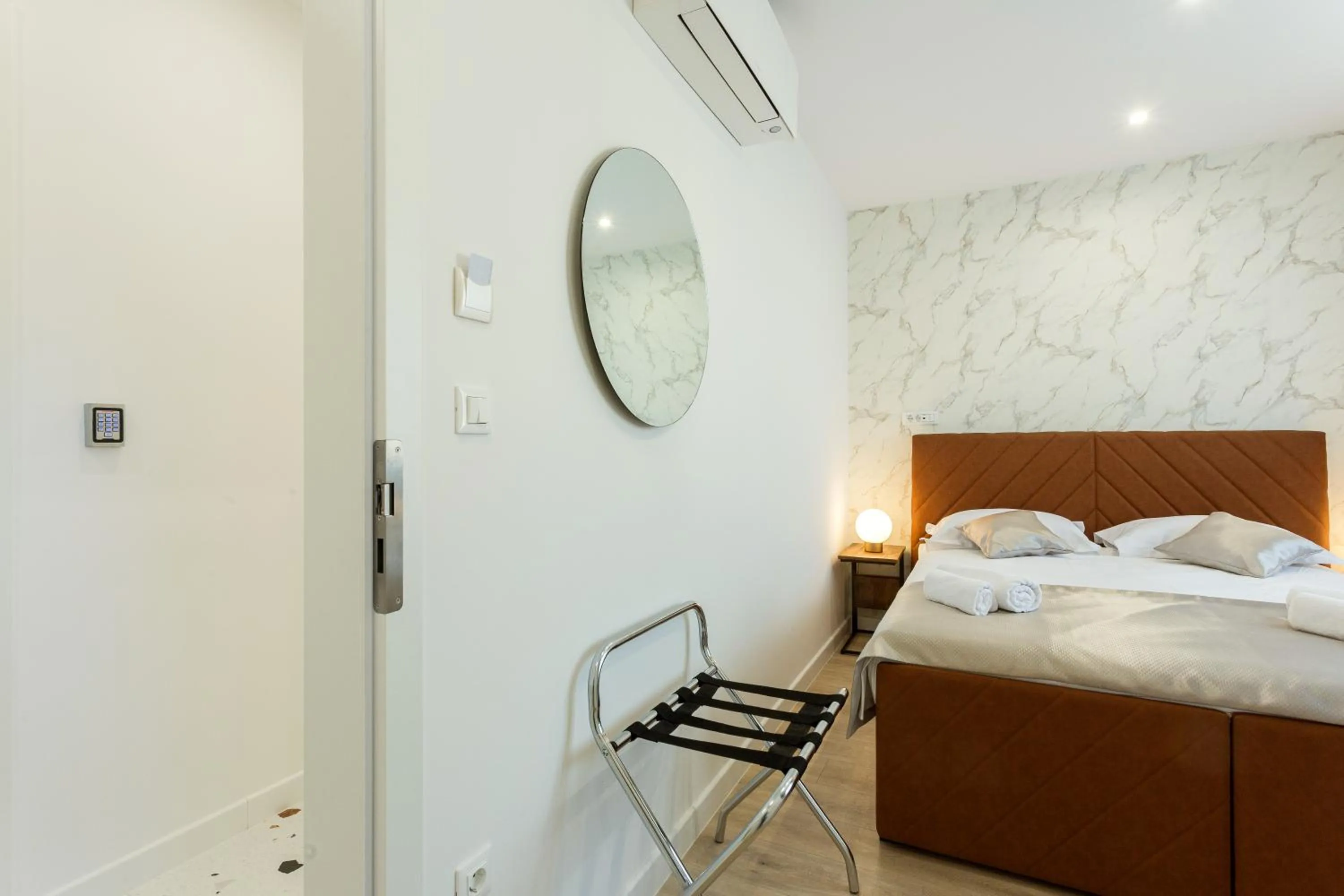 Bedroom, Bed in Shine of Life Luxury Rooms