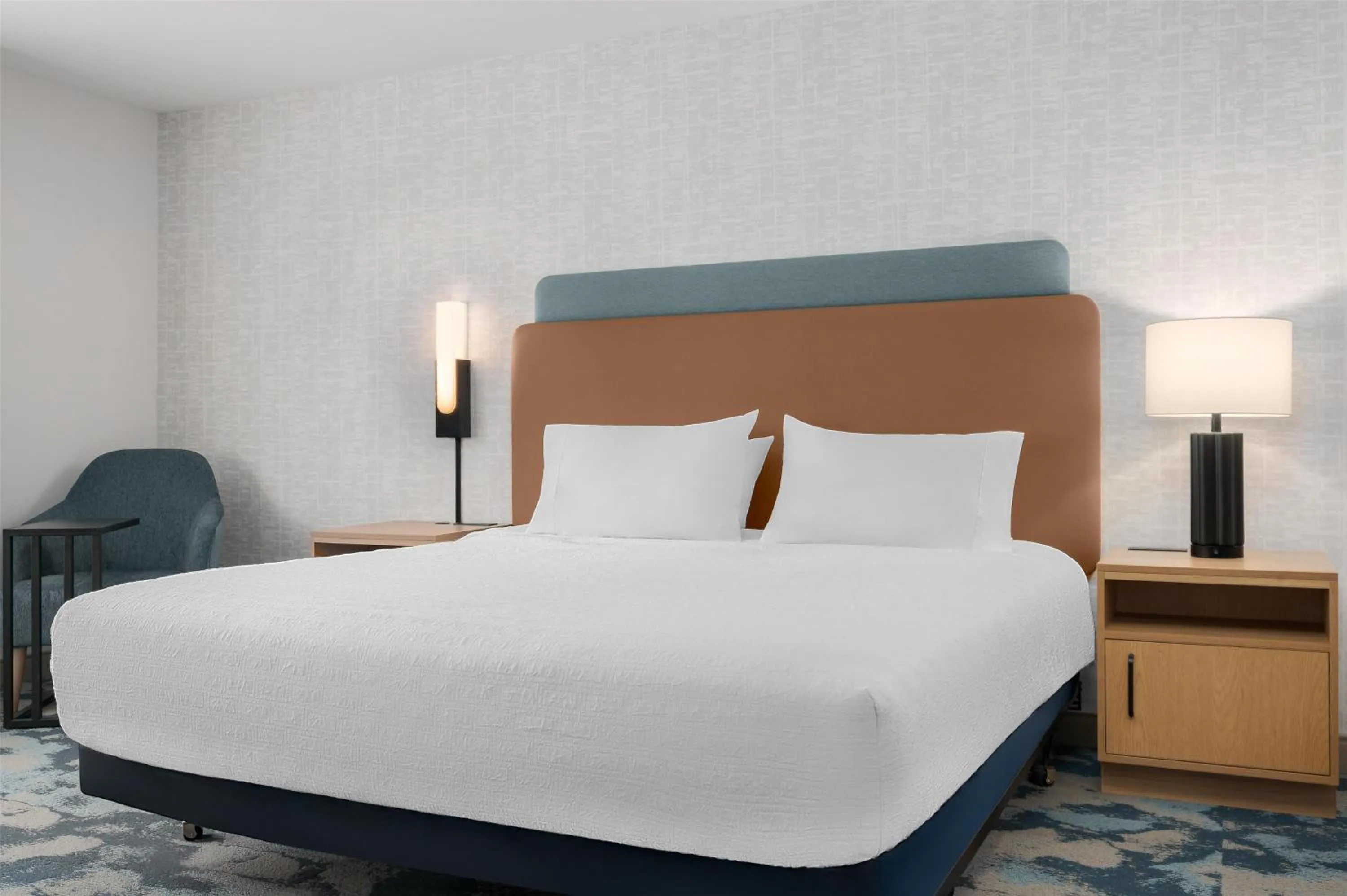 Bed in Hampton Inn & Suites Alpena