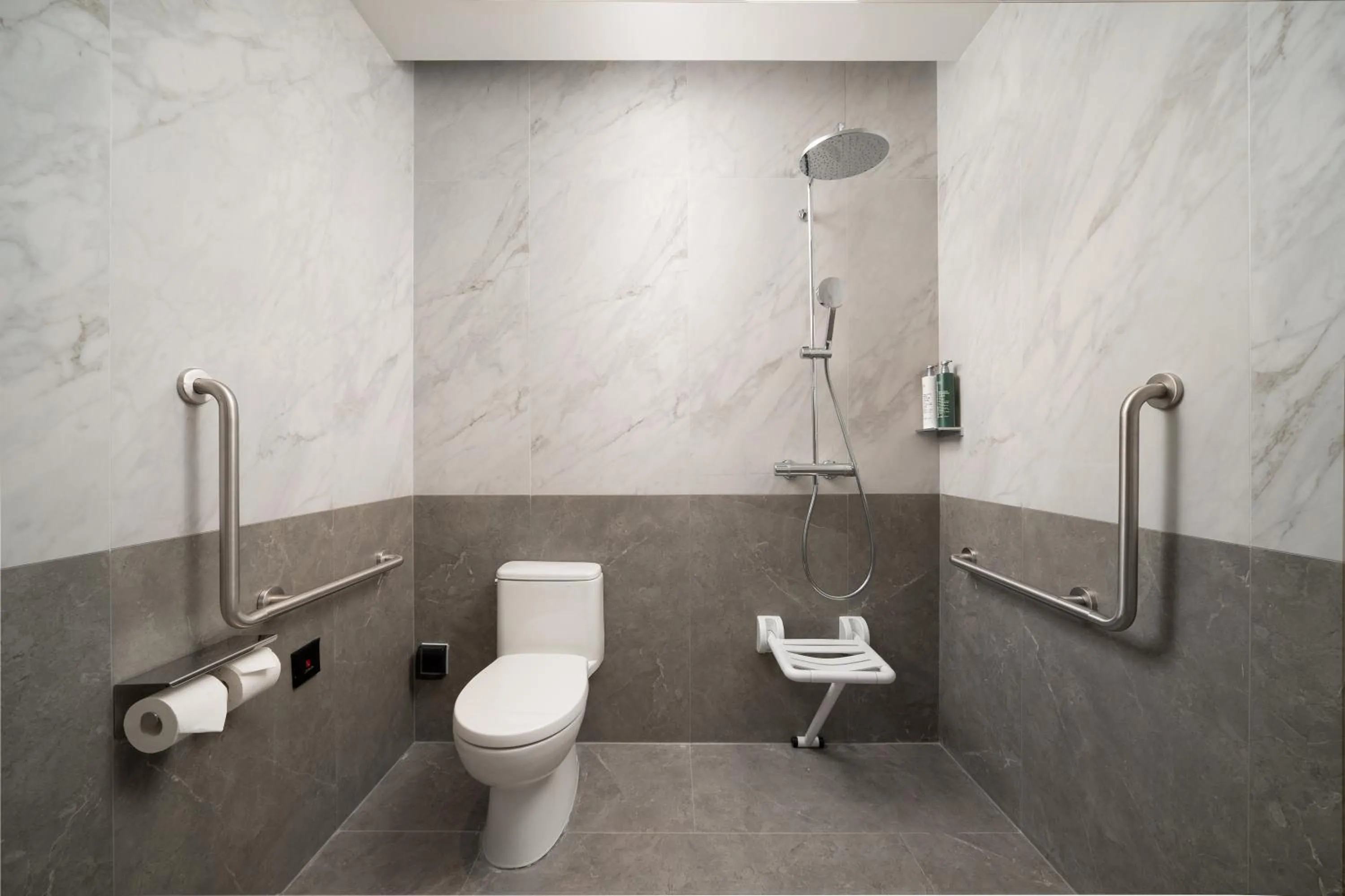 Bathroom in Hilton Garden Inn Danzhou Yangpu