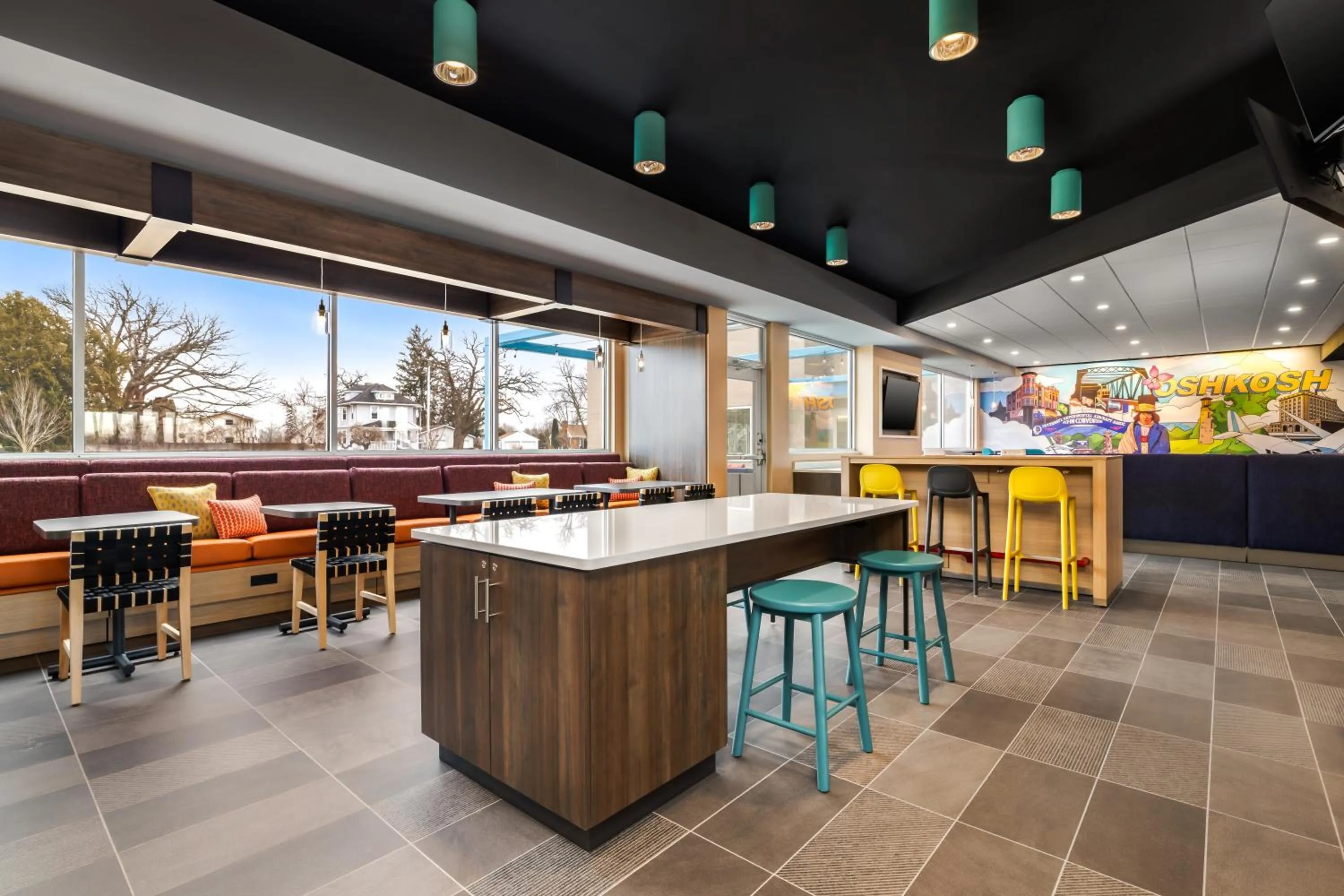 Seating area in Tru By Hilton Oshkosh