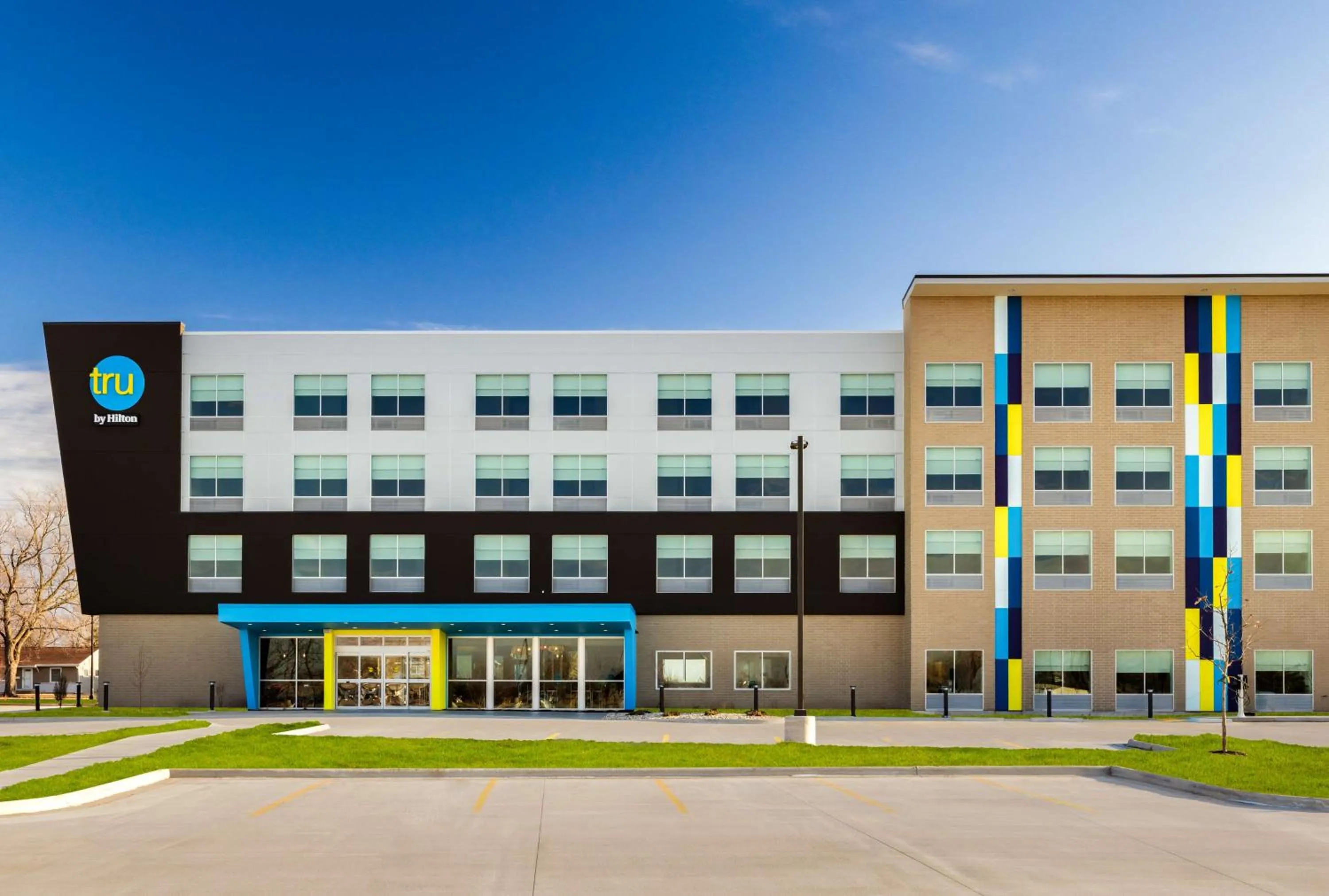 Property building in Tru By Hilton Oshkosh