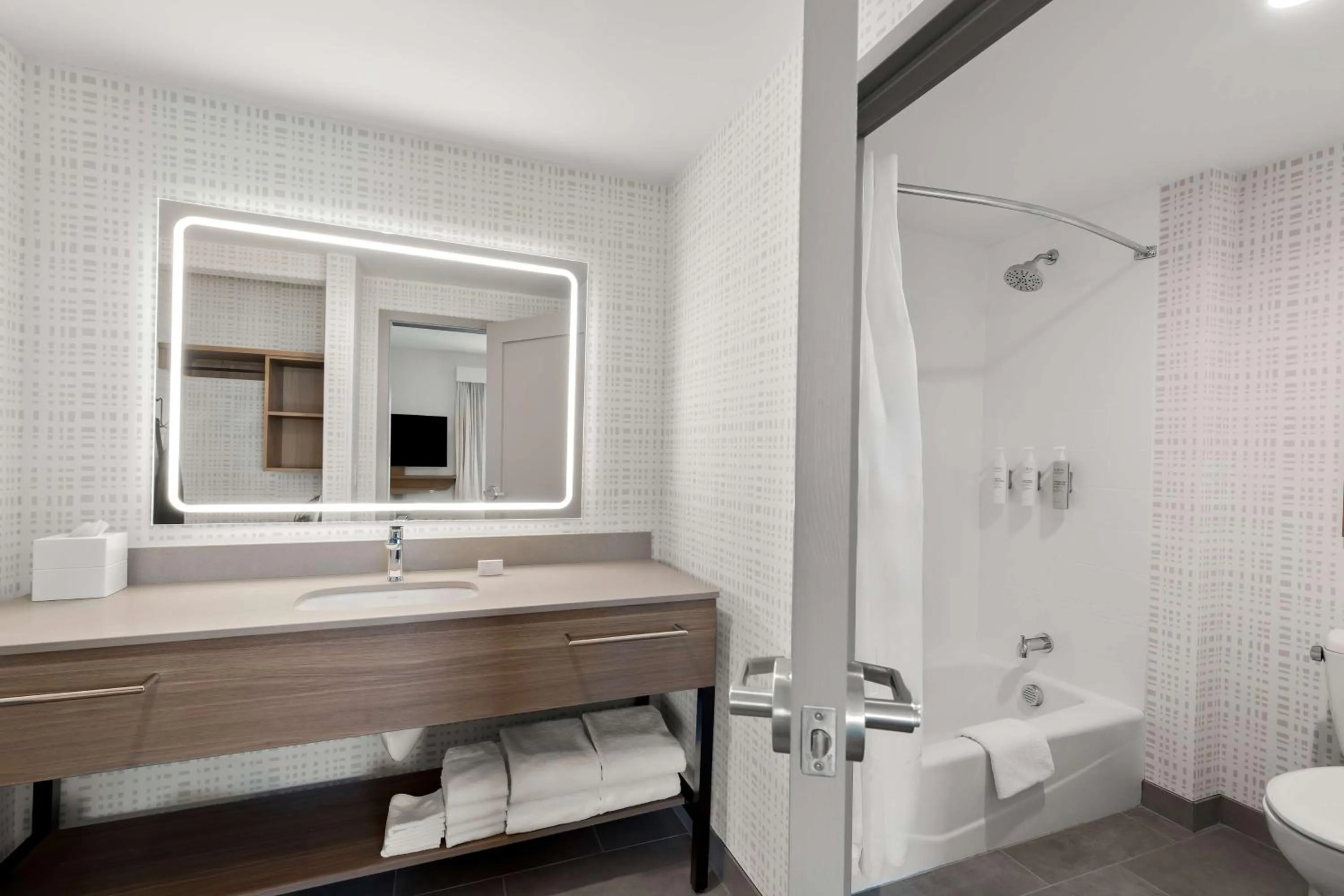 Bathroom in Hampton Inn & Suites Corona, Ca