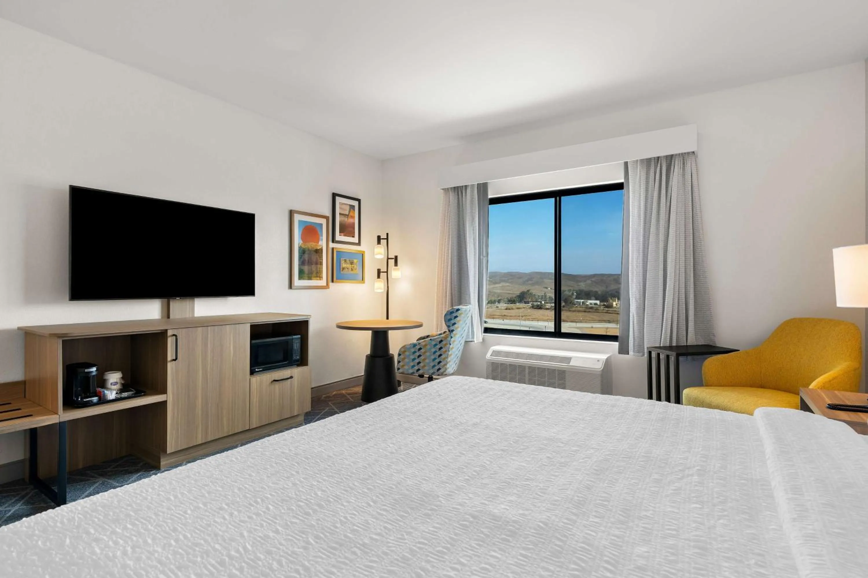 Bedroom, Bed in Hampton Inn & Suites Corona, Ca