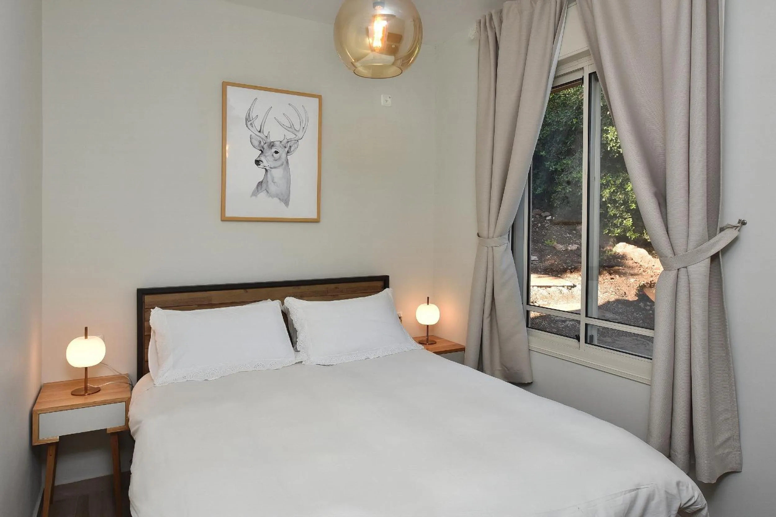 Bed in The Sound Of The Flute