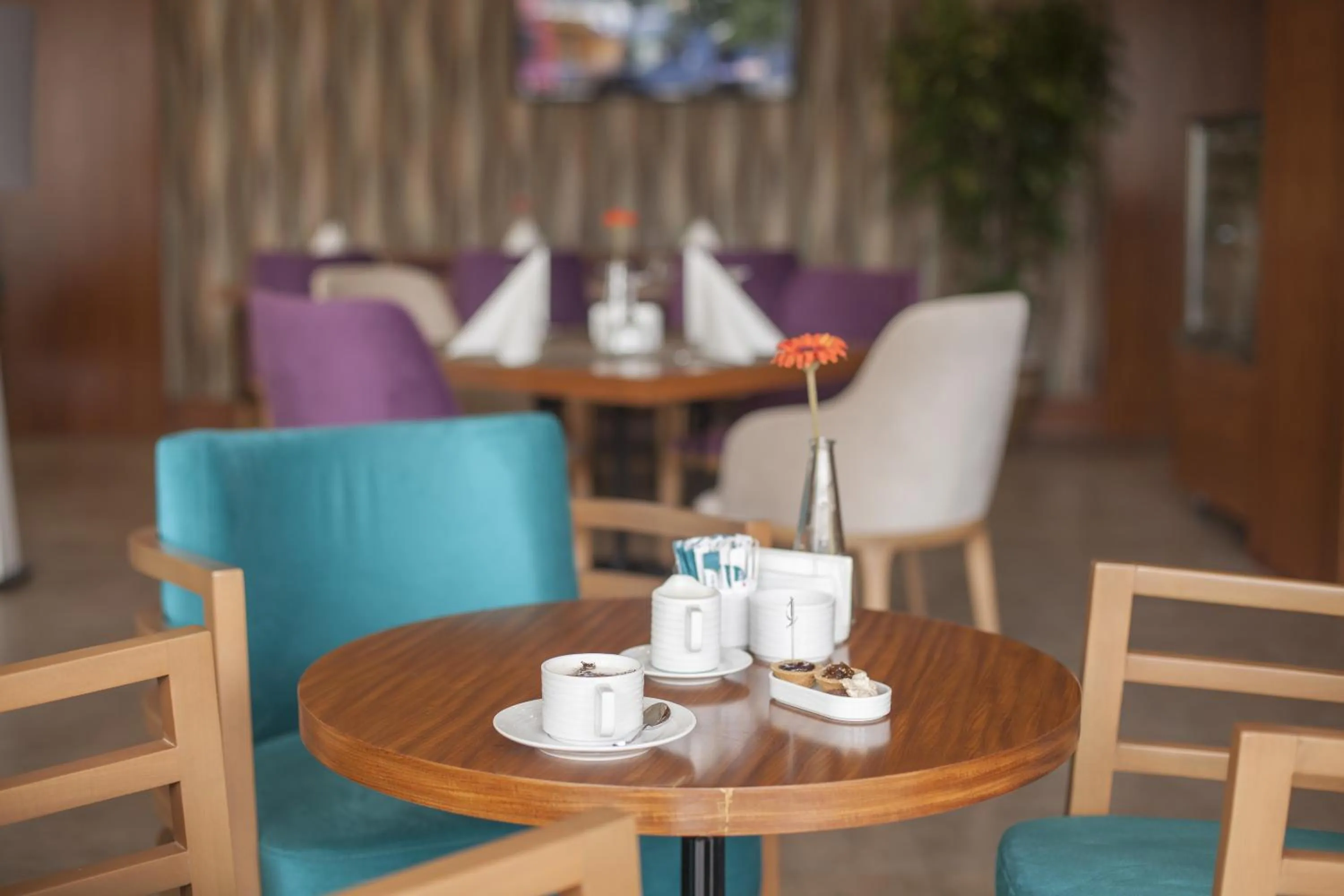 Restaurant/places to eat in Lamec Hotel Business