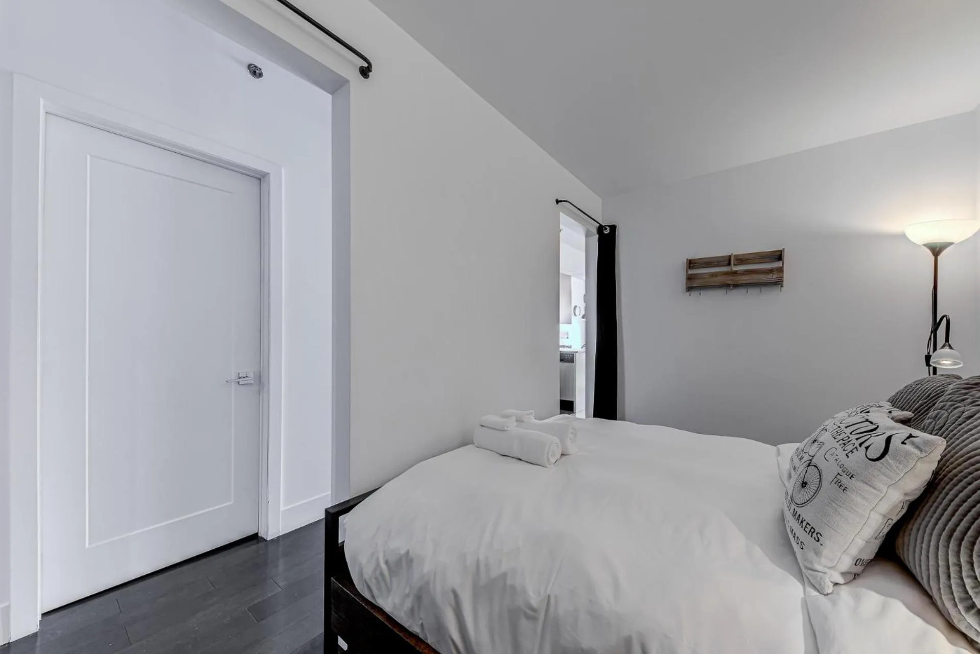 Bed in Les Immeubles Charlevoix - Le 760-209