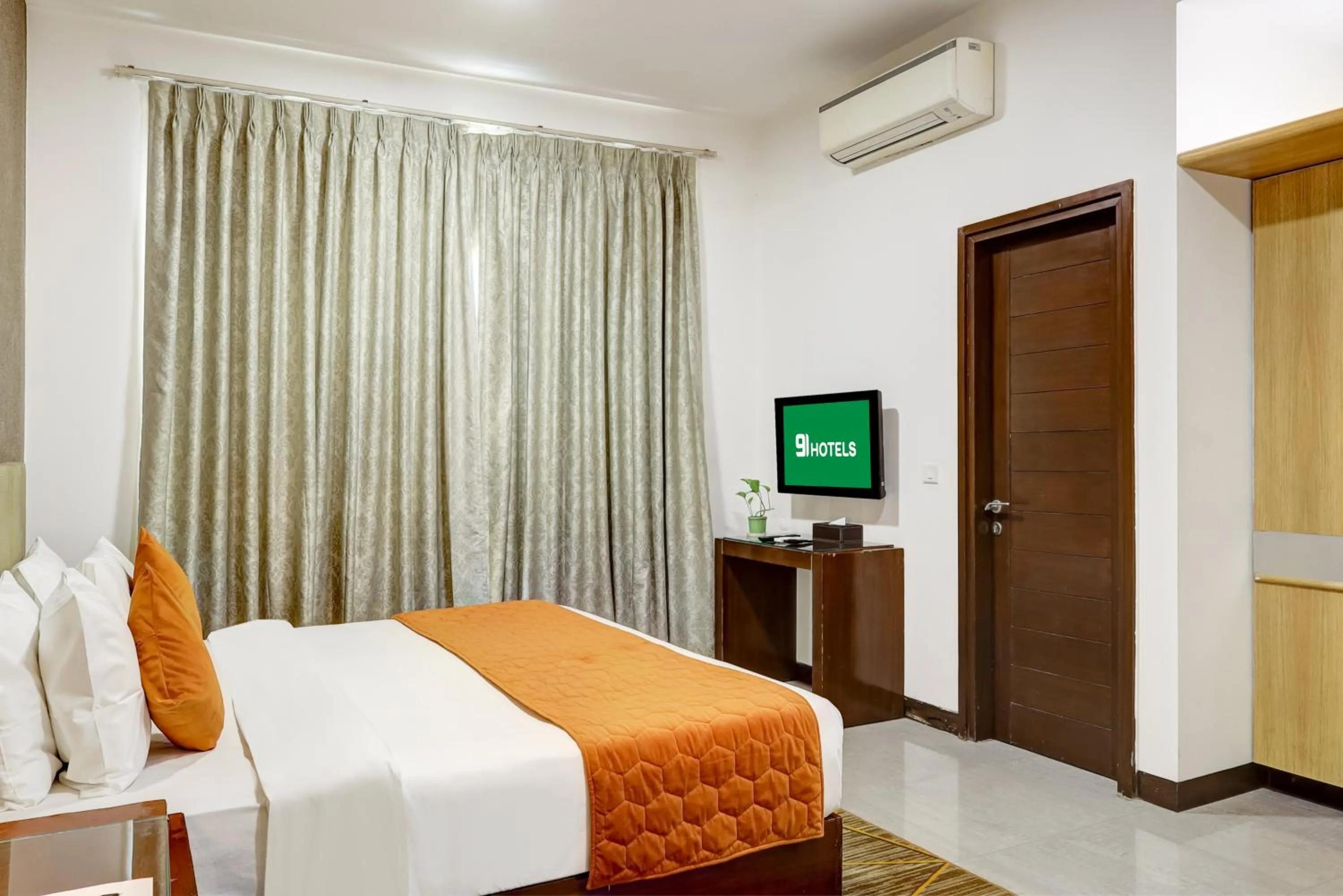 Bed in Hotel 91 Golf Course Road