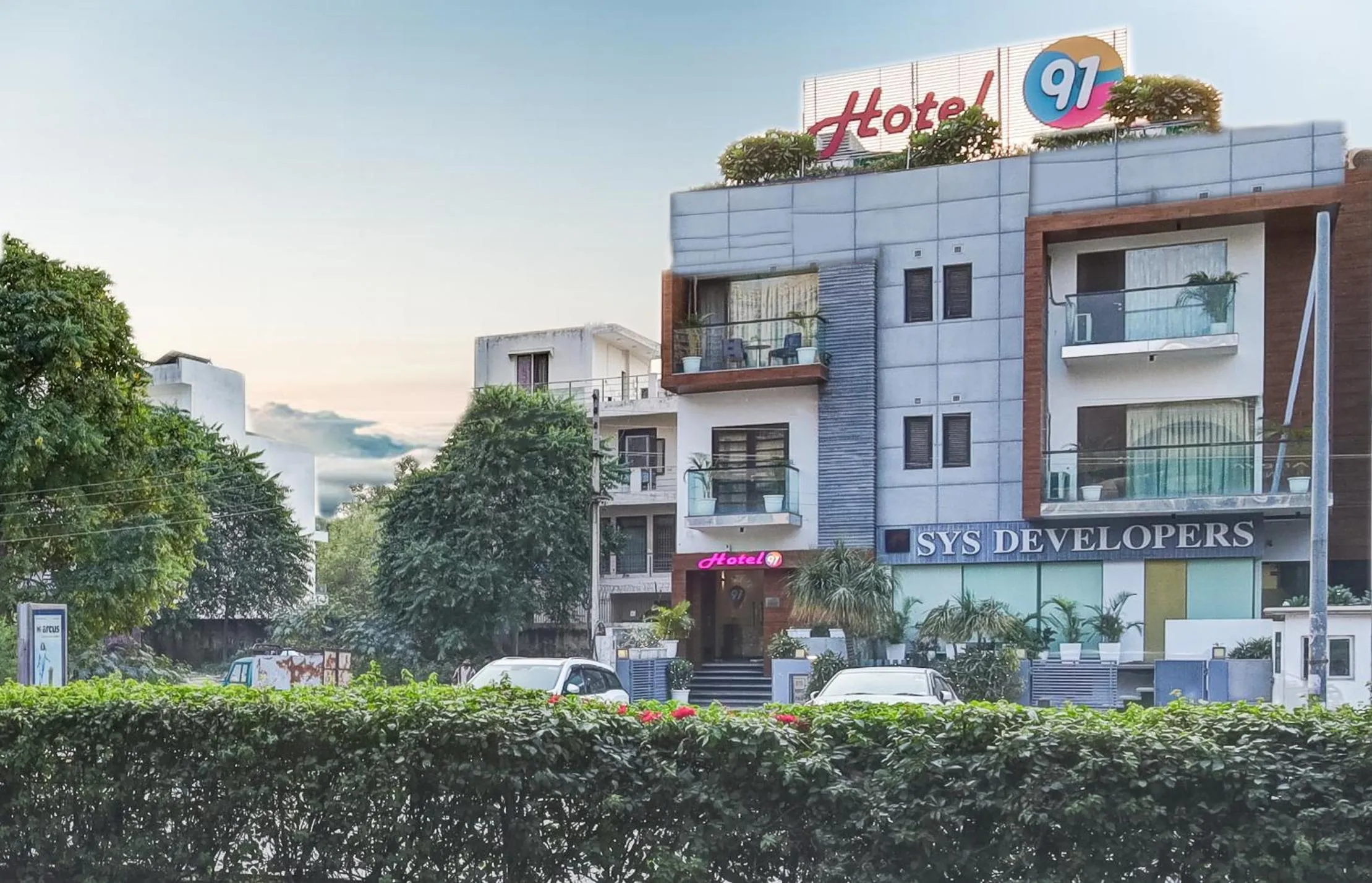 Property building in Hotel 91 Golf Course Road