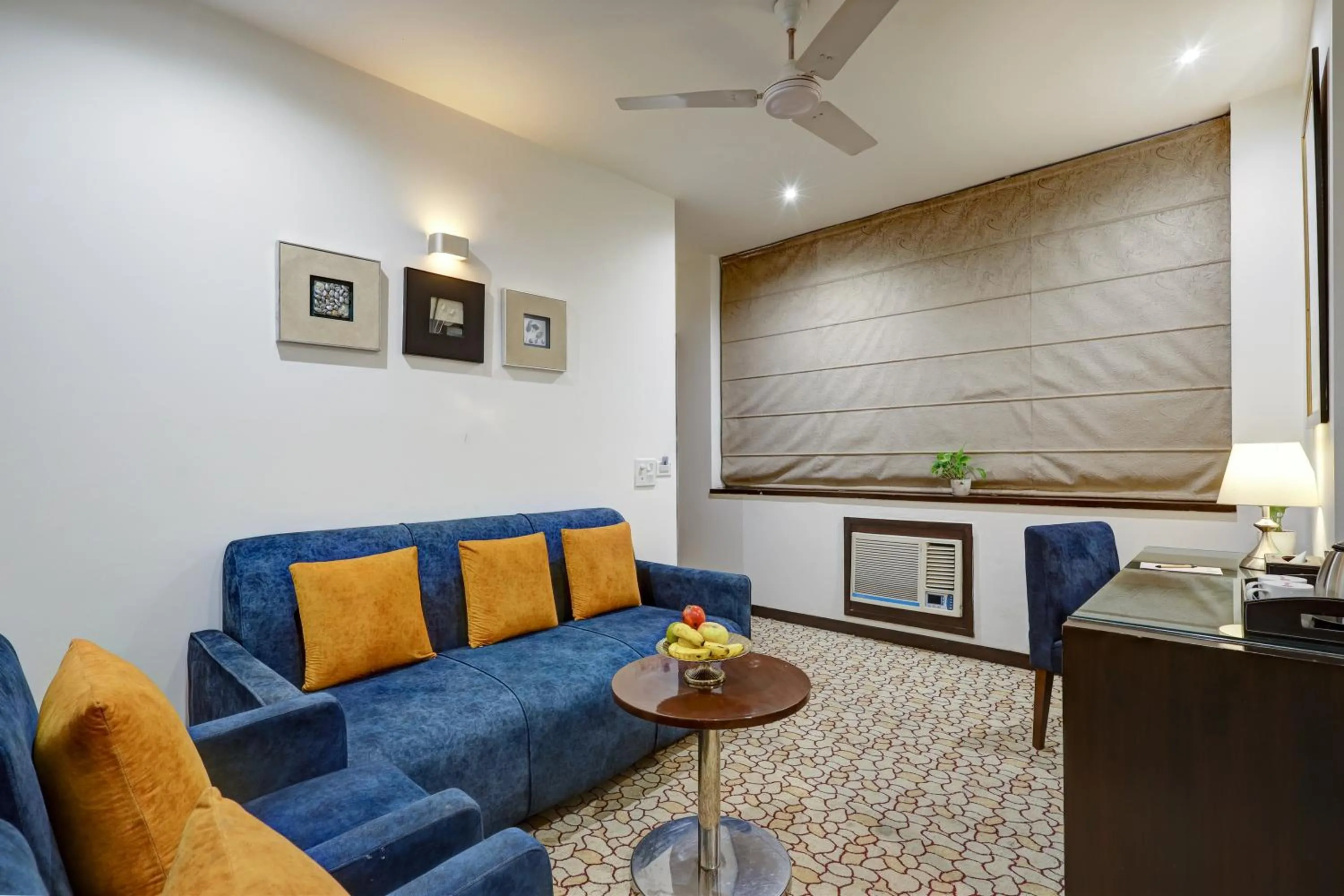 Seating area in Hotel 91 Golf Course Road